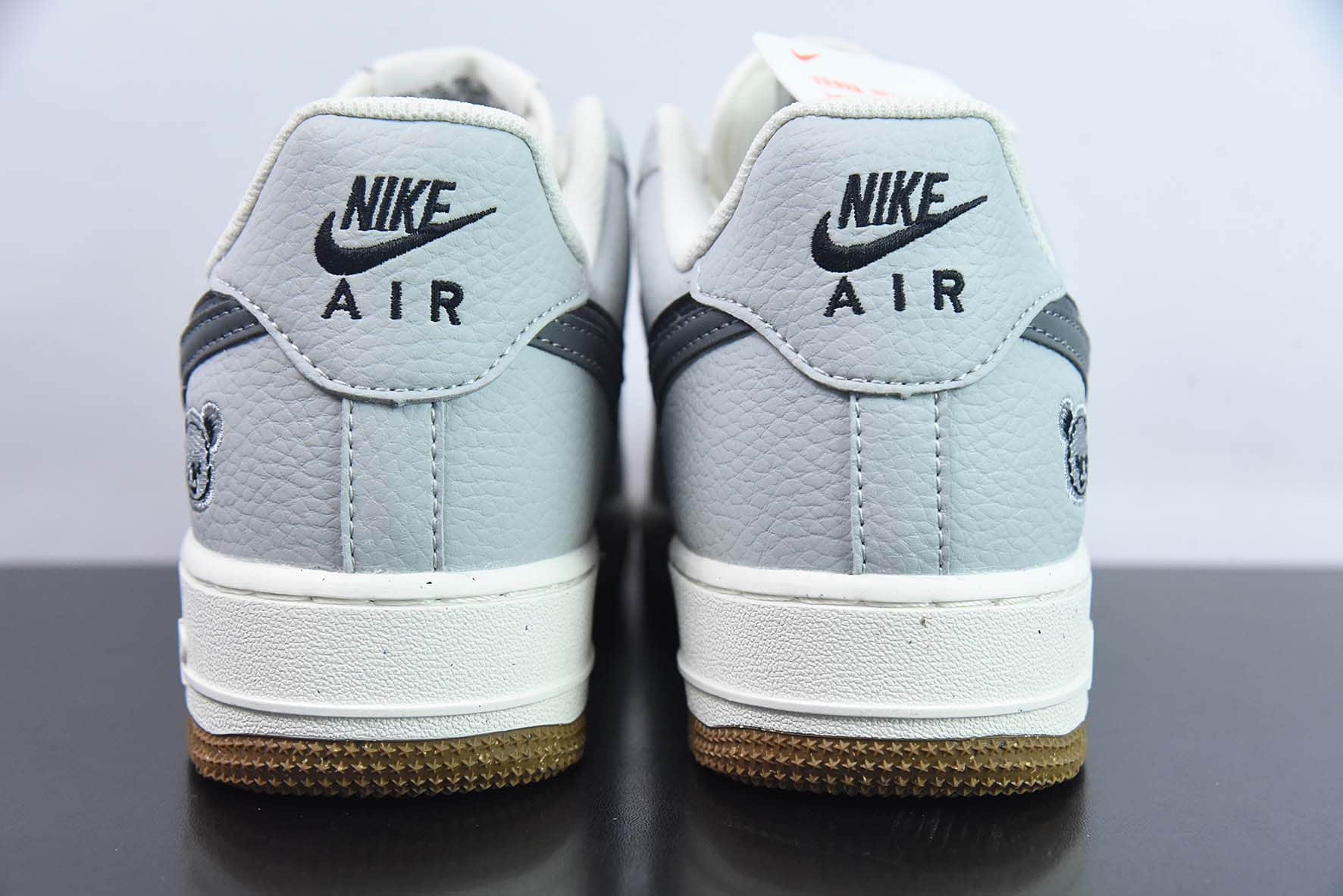 耐克Nike Air Force 1'07 Low 黑灰小熊双勾空军一号低帮休闲板鞋纯原版本 货号:CC2569-033