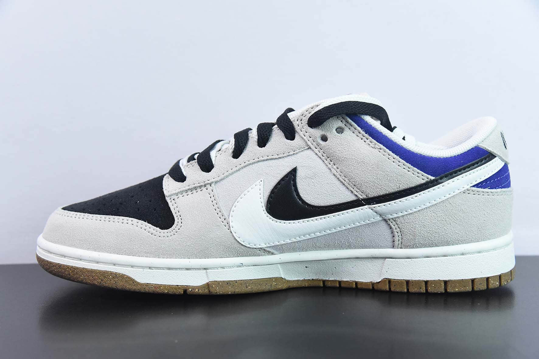 耐克NikeSB Dunk Low SE85 Double SwooshGreyBlackOnly You扣篮系列树莓紫黑白双钩低帮休闲板鞋纯原版本 货号：DO9457-138 