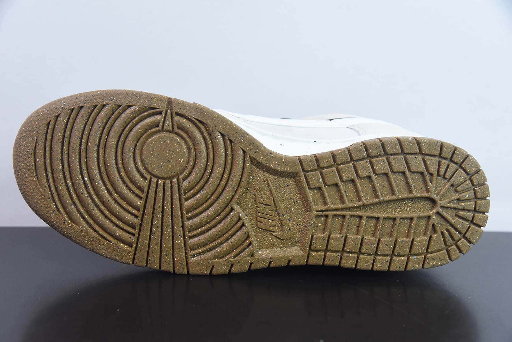 耐克NikeSB Dunk Low SE85 Double SwooshGreyBlackOnly You扣篮系列树莓紫黑白双钩低帮休闲板鞋纯原版本 货号：DO9457-138 