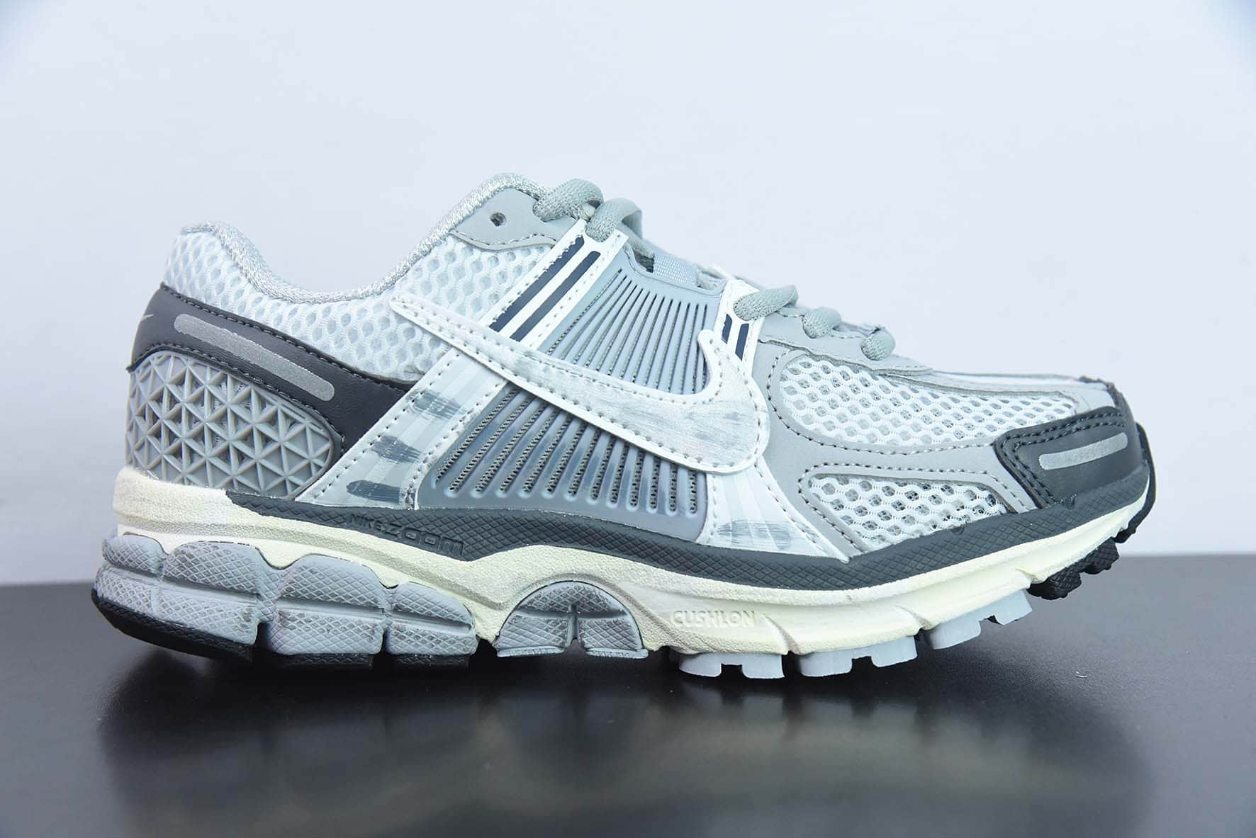 耐克Nike Nike Zoom Vomero 5 SPVast GreySail佛莫罗系列五代灰银休闲运动慢跑鞋纯原版本 货号：FD9919-001