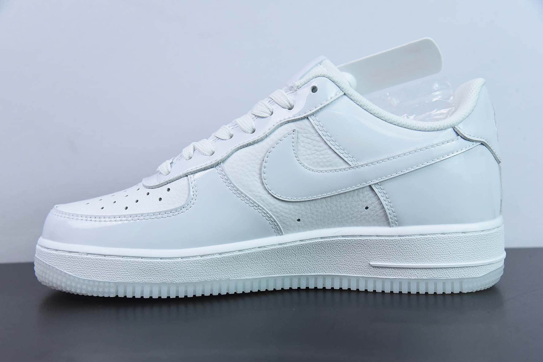 耐克Nike Air Force 1’07 LowWhite Pearlescent漆皮全白珠光空军一号经典低帮百搭休闲运动板鞋纯原版本 货号：HP3656-522