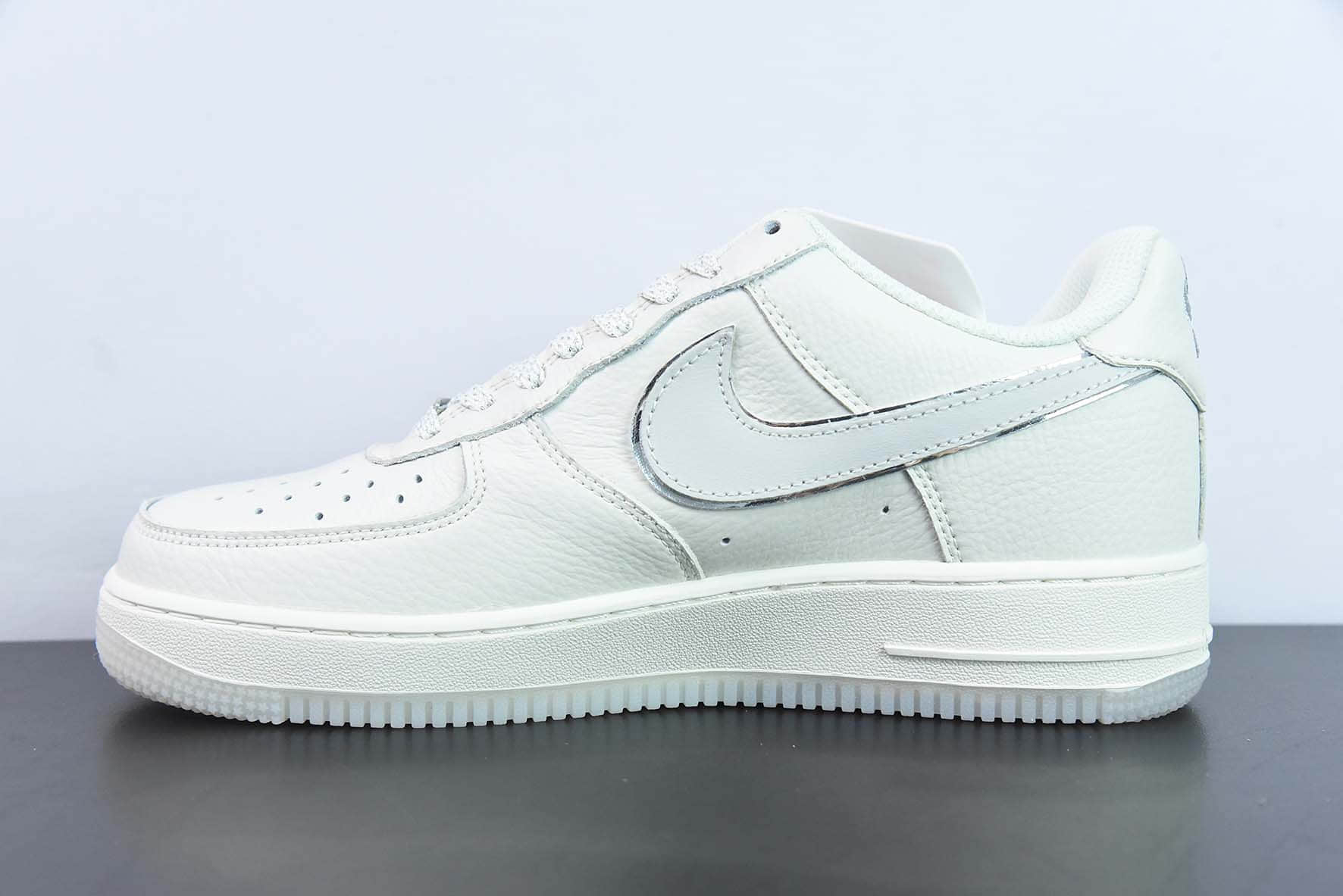 耐克Nike UNDEFEATED x Nike Air Force 1´07 LowBeigeSliver皮革米白银五杠空军一号低帮休闲板鞋纯原版本 货号：BS9055-730