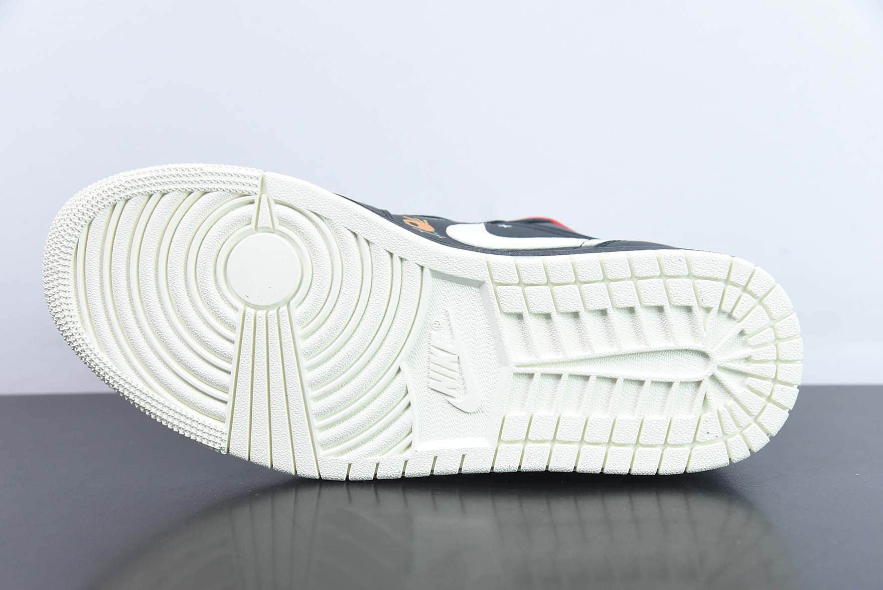 乔丹Air Jordan 1 Low Flaming Swoosh AJ1黑红火焰低帮复古文化篮球鞋纯原版本 货号：FJ7073-010