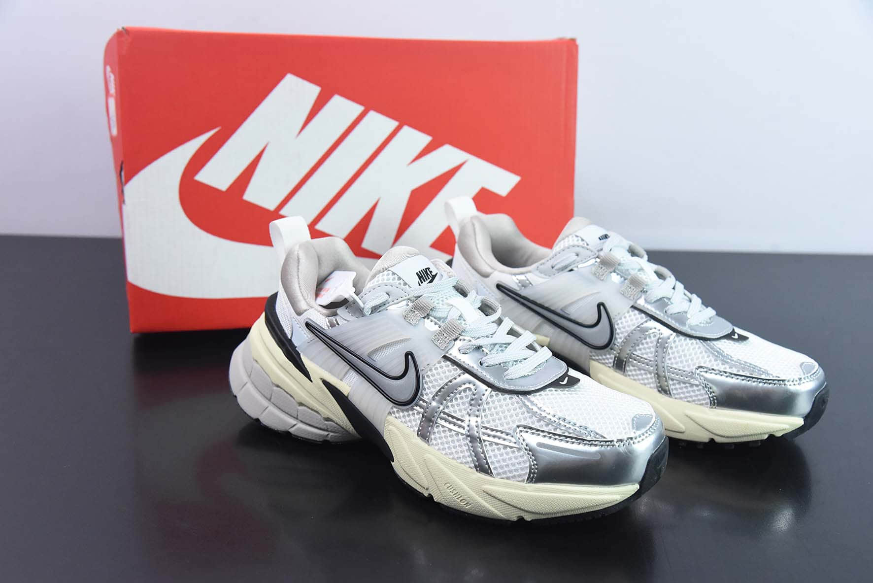 耐克Nike V2K Runtekk 3XL 金属银减震防滑复古低帮跑步鞋纯原版本 货号：FD0736-100