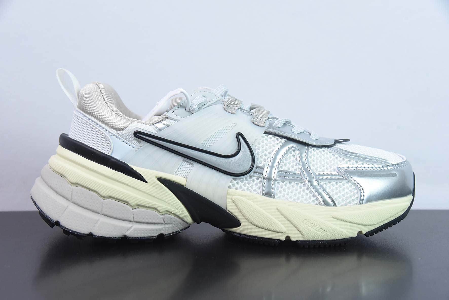 耐克Nike V2K Runtekk 3XL 金属银减震防滑复古低帮跑步鞋纯原版本 货号：FD0736-100