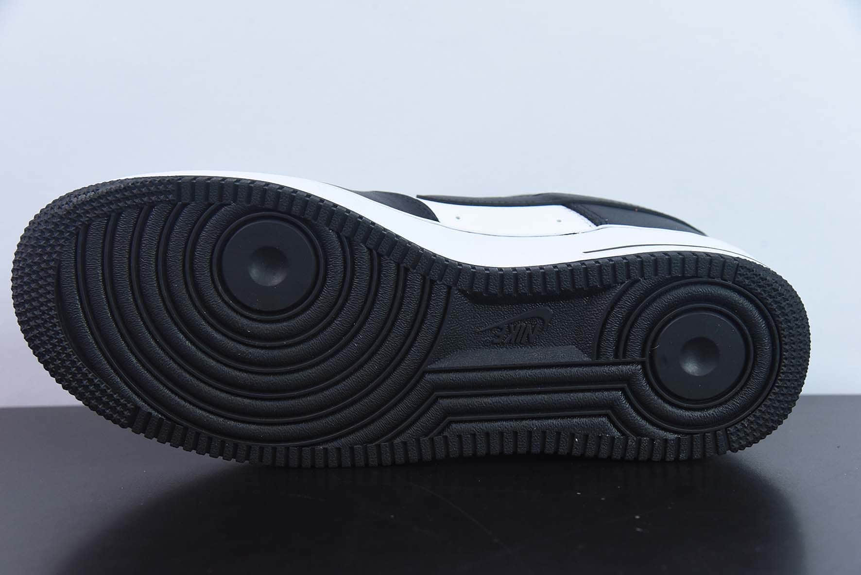 耐克Nike Terror Squad x Nike Air Force 1 LowTS联名黑白空军一号低帮休闲板鞋纯原版本 货号：FJ5756-100