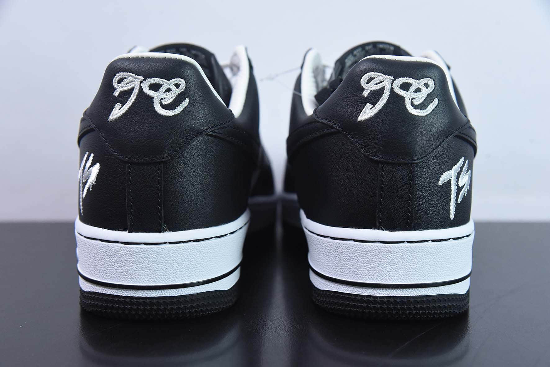 耐克Nike Terror Squad x Nike Air Force 1 LowTS联名黑白空军一号低帮休闲板鞋纯原版本 货号：FJ5756-100