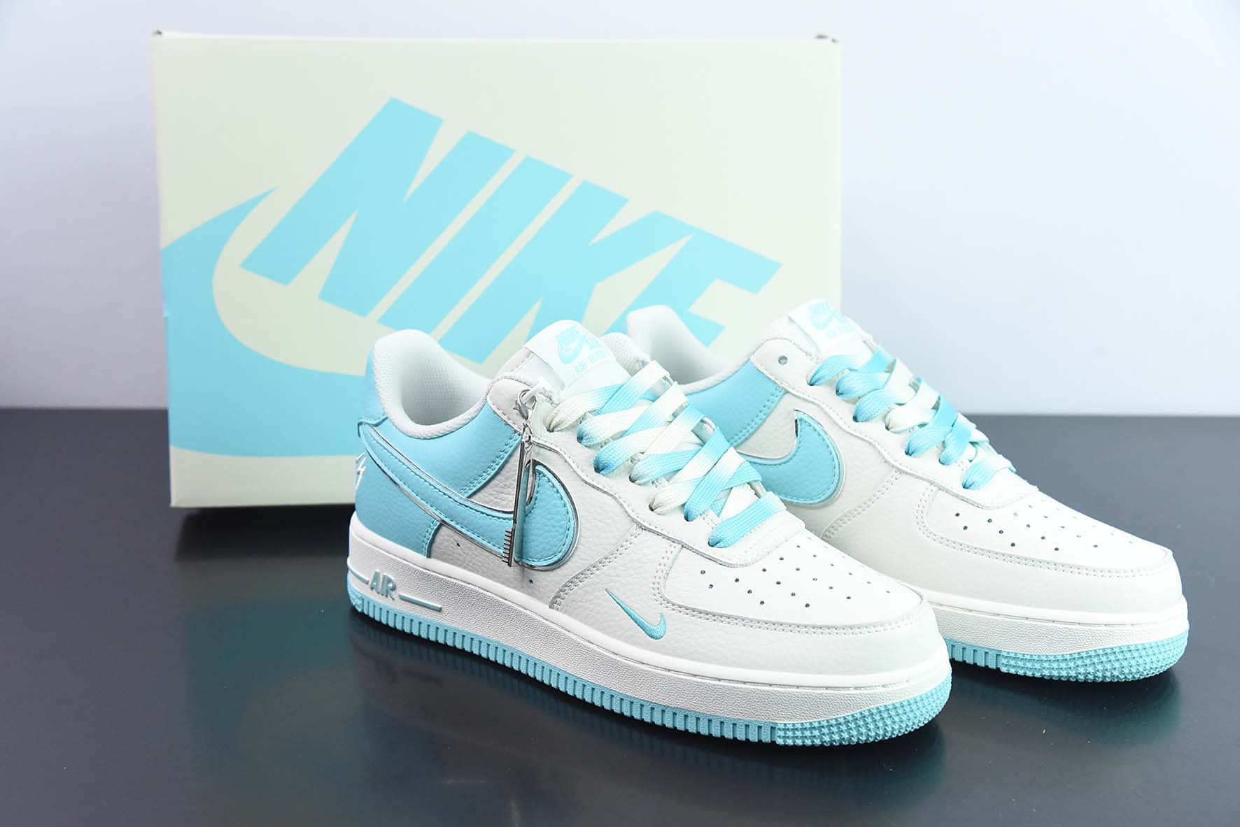 耐克Nike Air Force 1白蓝拼色迷你勾空军一号低帮休闲板鞋纯原版本 货号：IO5636-555
