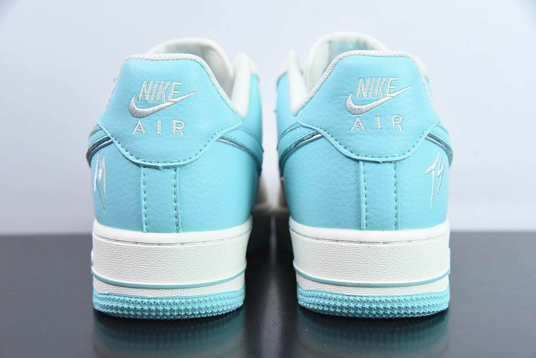 耐克Nike Air Force 1白蓝拼色迷你勾空军一号低帮休闲板鞋纯原版本 货号：IO5636-555