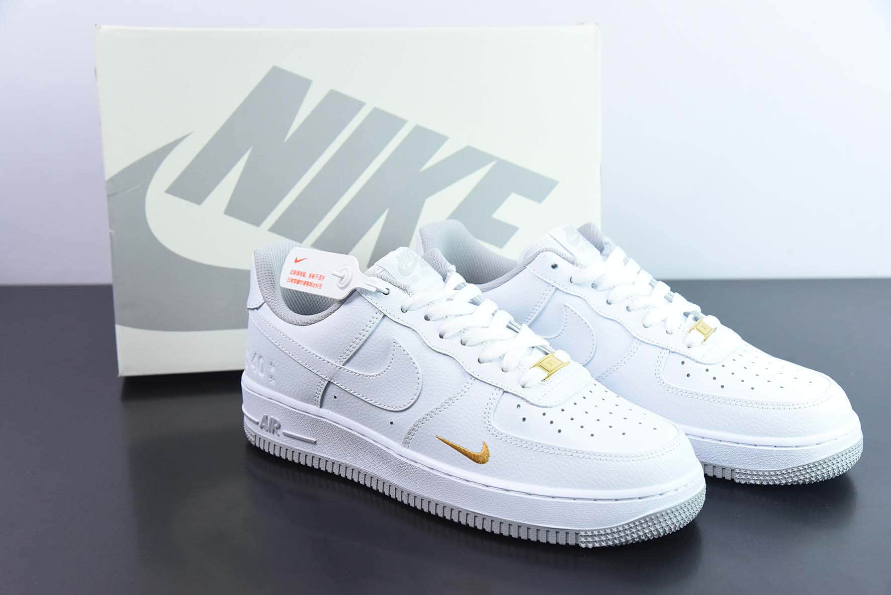 耐克Nike Air Force 1'07 40th AnniversaryWhiteLight Grey40周年版白浅灰金小钩空军一号经典低帮百搭休闲运动板鞋纯原版本 货号：DD1225-002