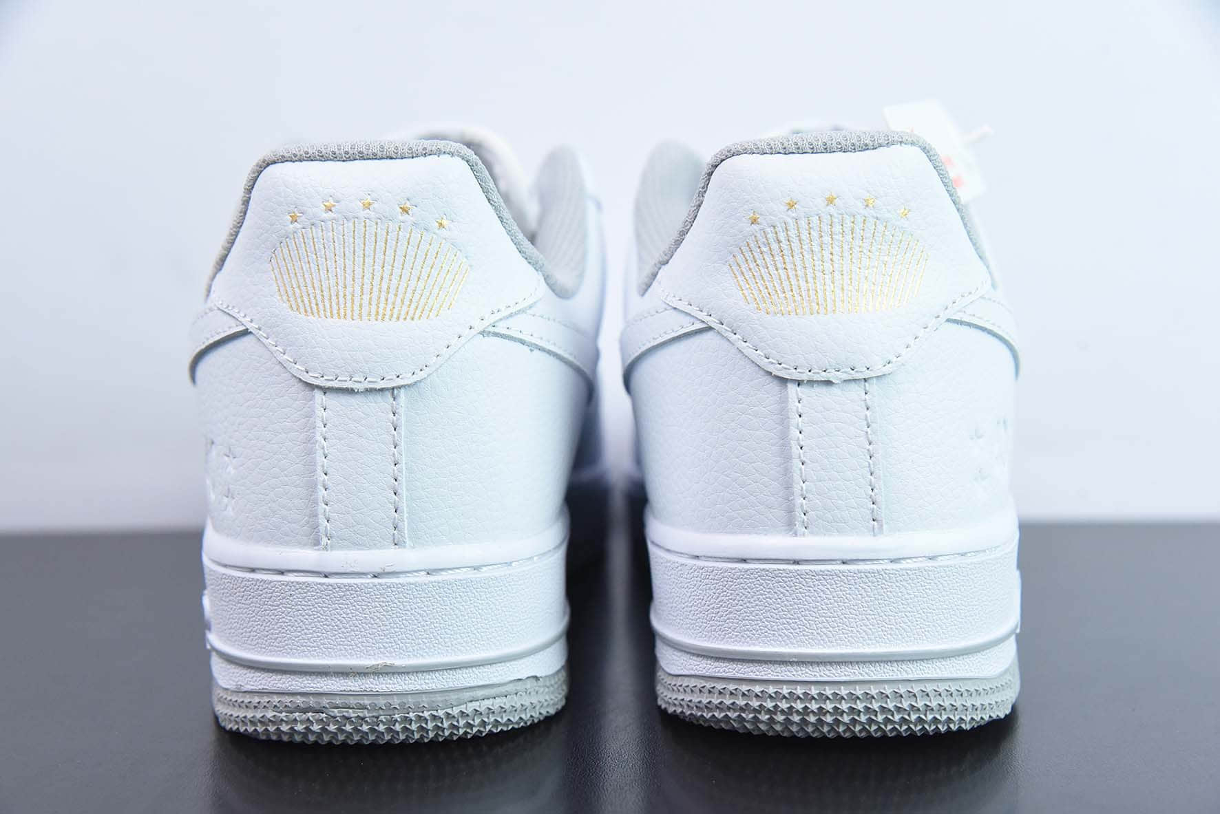 耐克Nike Air Force 1'07 40th AnniversaryWhiteLight Grey40周年版白浅灰金小钩空军一号经典低帮百搭休闲运动板鞋纯原版本 货号：DD1225-002