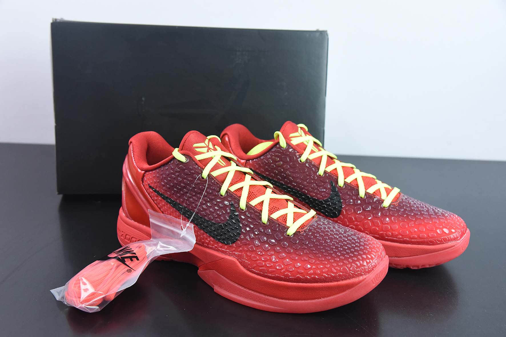 科比Nike Kobe 6 Protro “Reverse Grinch”科比六代红黑反转青蜂侠实战篮球鞋纯原版本 货号:FV4921-600