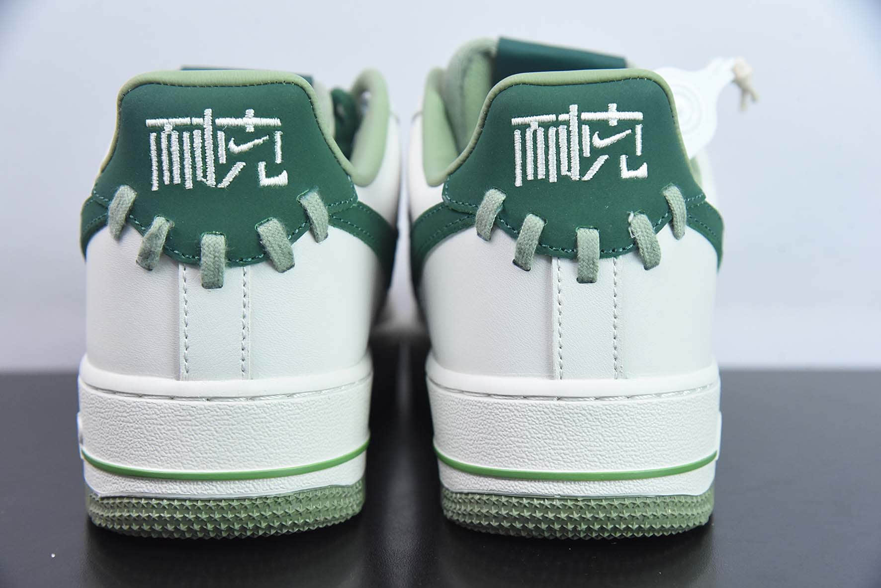 耐克Nike Air Force 1 '07 Low 白绿编织小香风空军一号低帮休闲板鞋纯原版本 货号：FN0369-100 