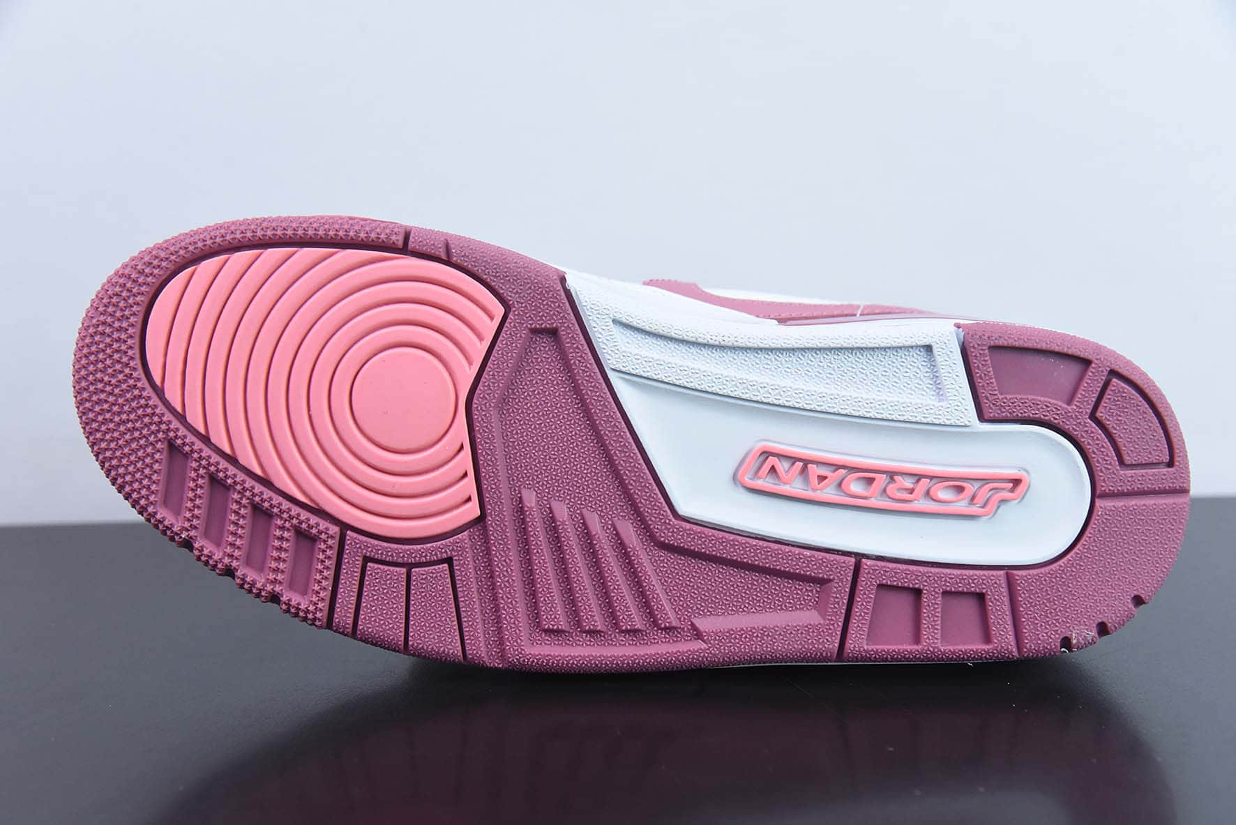 乔丹Air Jordan L egacy 312 AJ312灰白粉低帮篮球鞋纯原版本 货号：FN3407-101