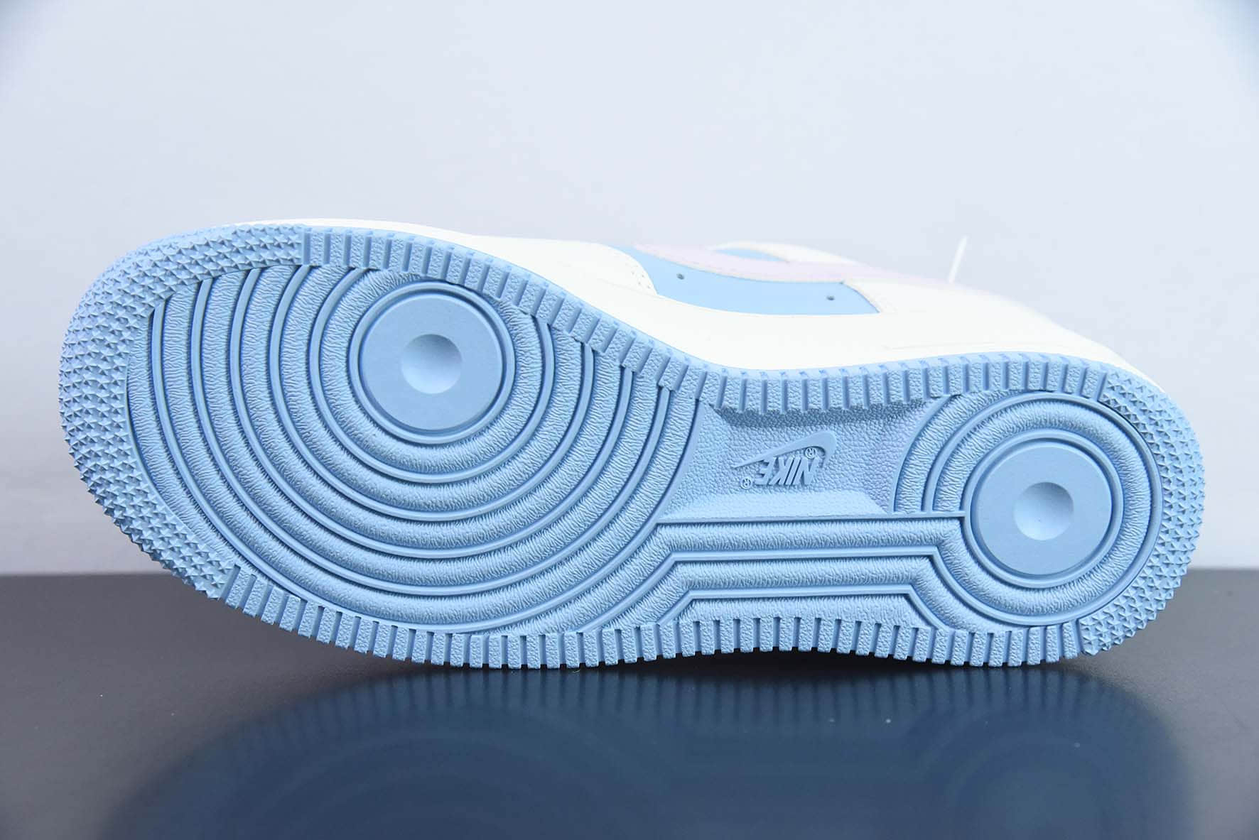 耐克Nike Air Force 1 '07 Low QSSail WhiteBluePink Swoosh皮革米白浅蓝粉小钩空军一号经典低帮百搭休闲运动板鞋纯原版本 货号：DB3301-222 