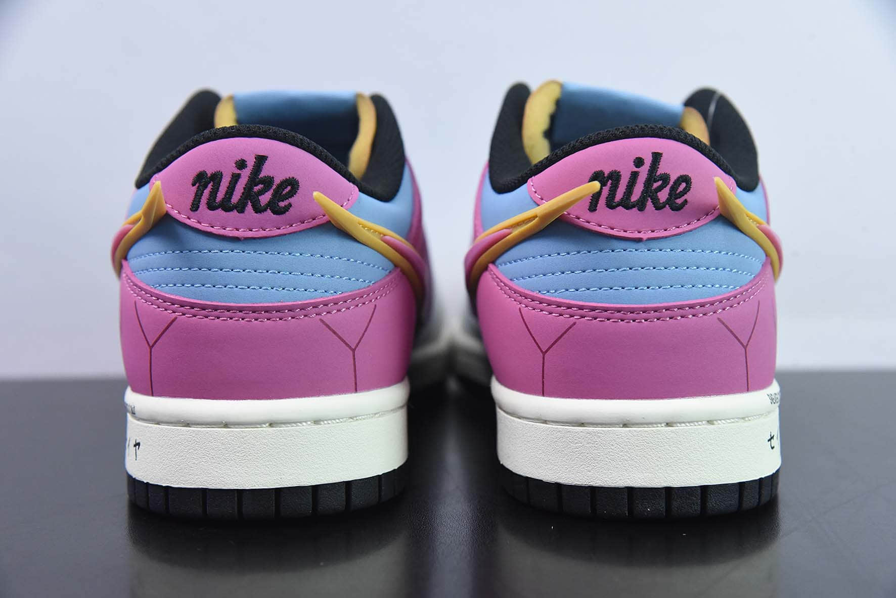 耐克Nike SB Dunk Low 粉蓝白圣斗士星矢联名SB低帮休闲滑板鞋纯原版本 货号：ZD2356-153