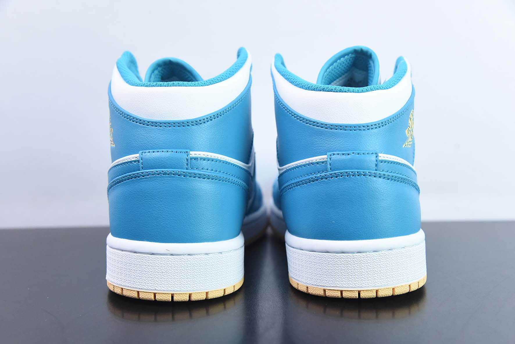 乔丹Air Jordan 1 MID AJ1白湖水蓝中帮经典复古文化休闲运动篮球鞋纯原版本 货号：DQ8426-400