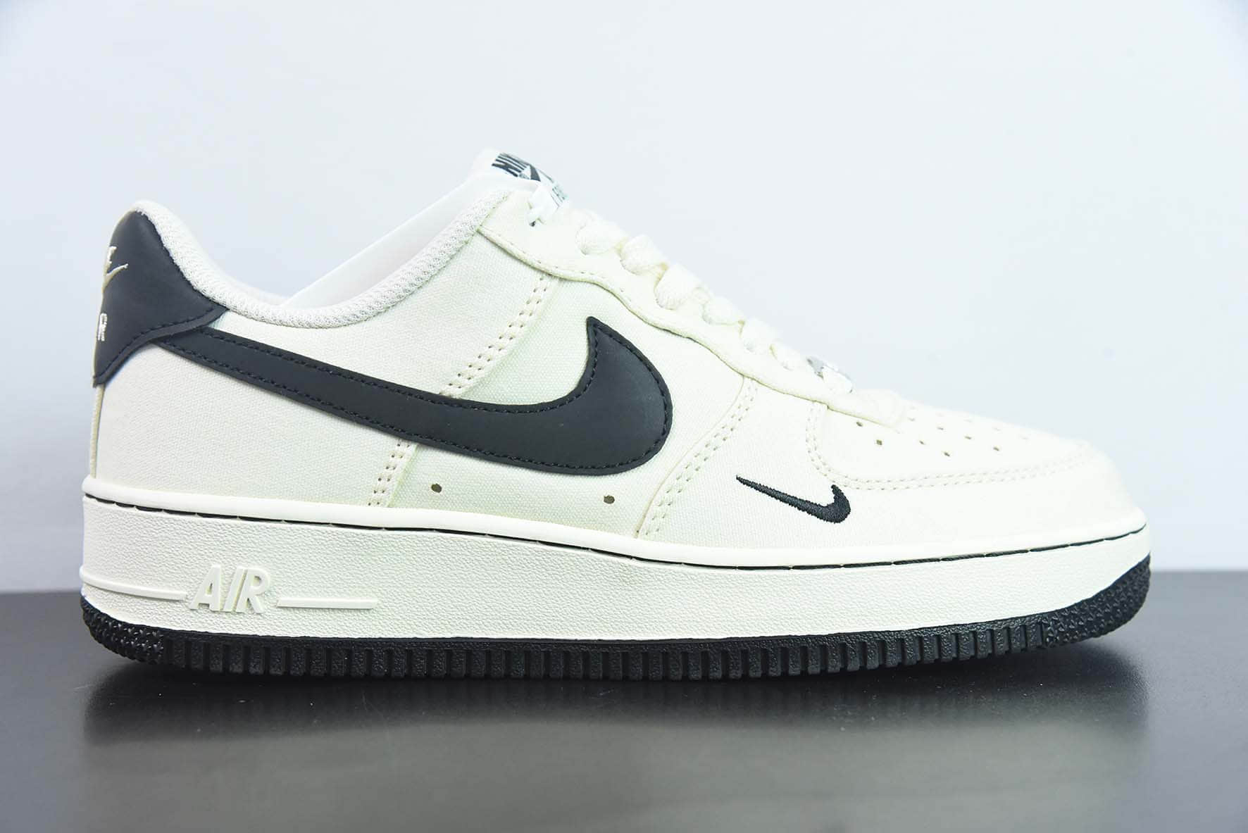 耐克Nike Air Force 1 AF1黑白小勾帆布空军一号低帮休闲板鞋纯原版本 货号：ME0112-511
