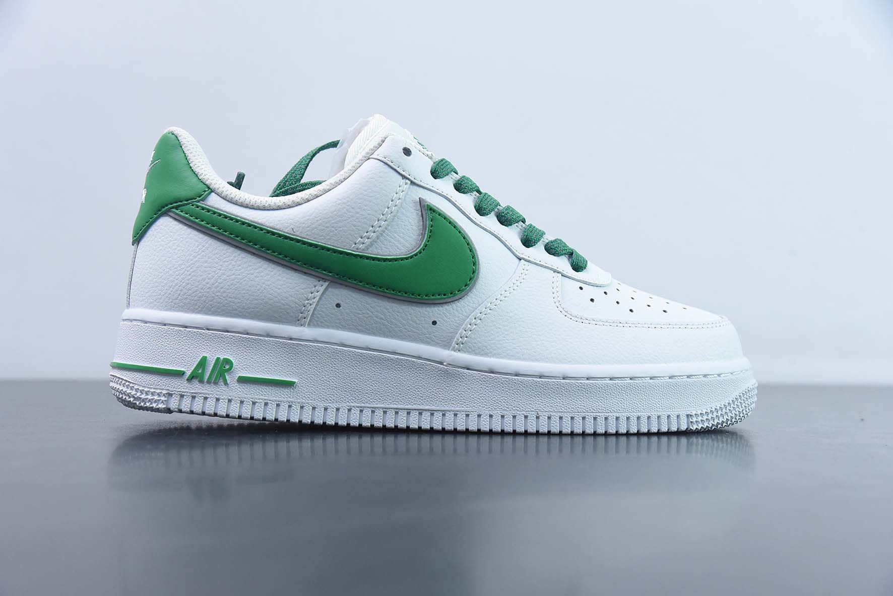 耐克Nike Stranger Things x Nk Air Force 1'07 Low Hawkins High 怪奇物语联名空军一号低帮休闲板鞋纯原版本 货号：CU9225-800