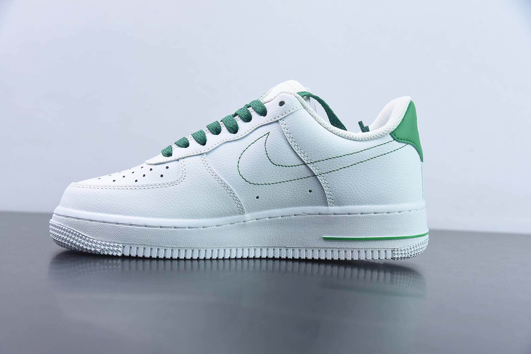 耐克Nike Stranger Things x Nk Air Force 1'07 Low Hawkins High 怪奇物语联名空军一号低帮休闲板鞋纯原版本 货号：CU9225-800