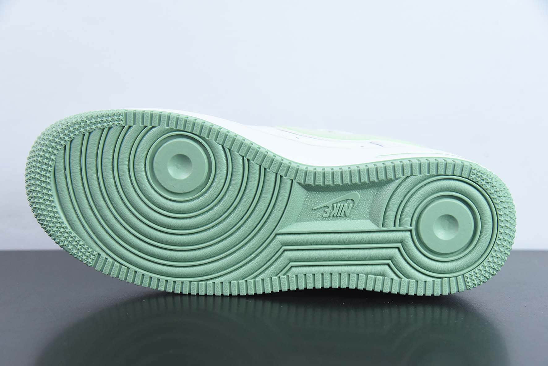 耐克Nike Air Force 1‘07 Low ”Swoosh“ 草绿小勾空军一号低帮休闲板鞋纯原版本 货号:CV5696-968