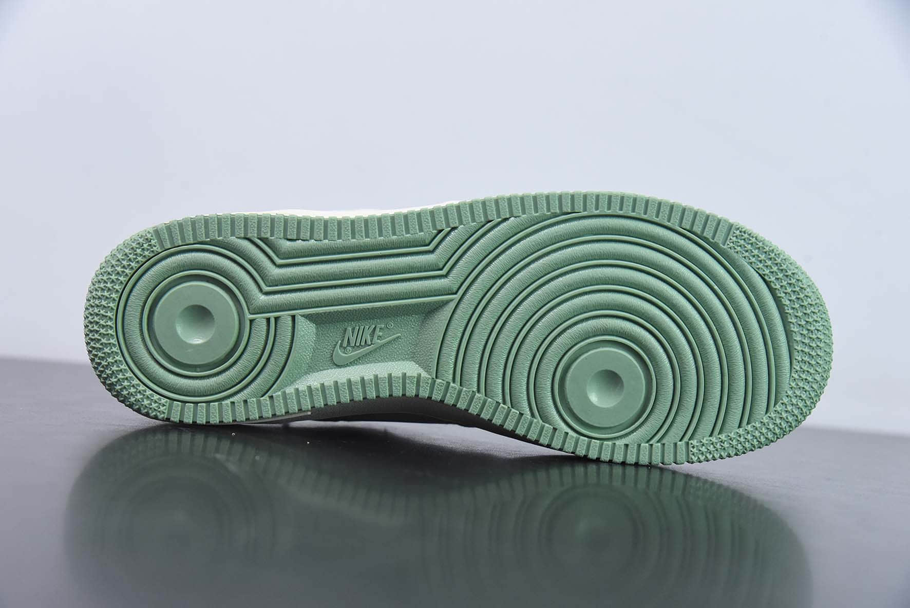 耐克Nike Air Force 1 Low米白蓝双勾空军一号低帮运动休闲板鞋纯原版本 货号：ME0112-555 