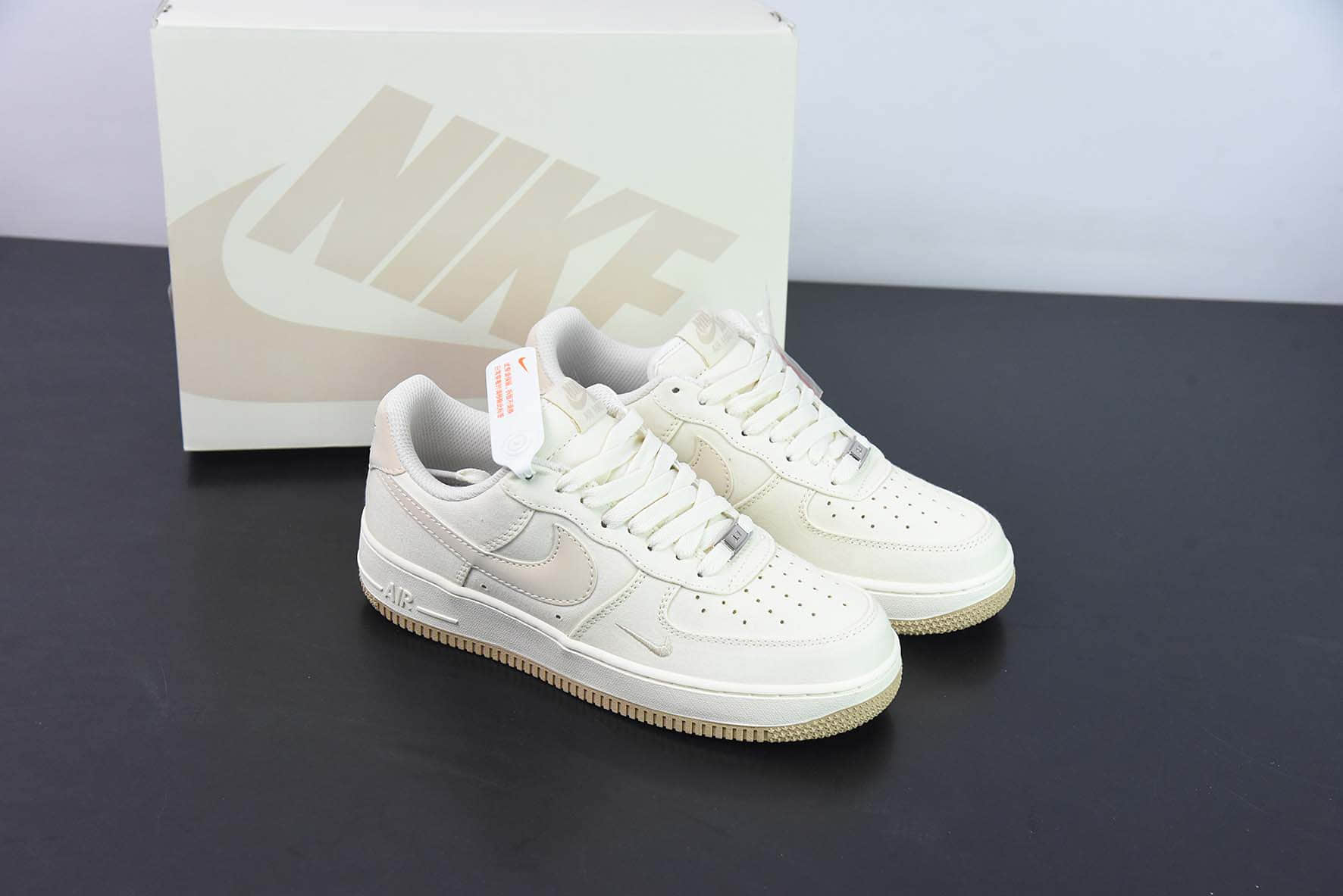 耐克Nike Air Force 1'07 Low卡其小勾布面空军一号低帮休闲板鞋纯原版本 货号：ME0112-577