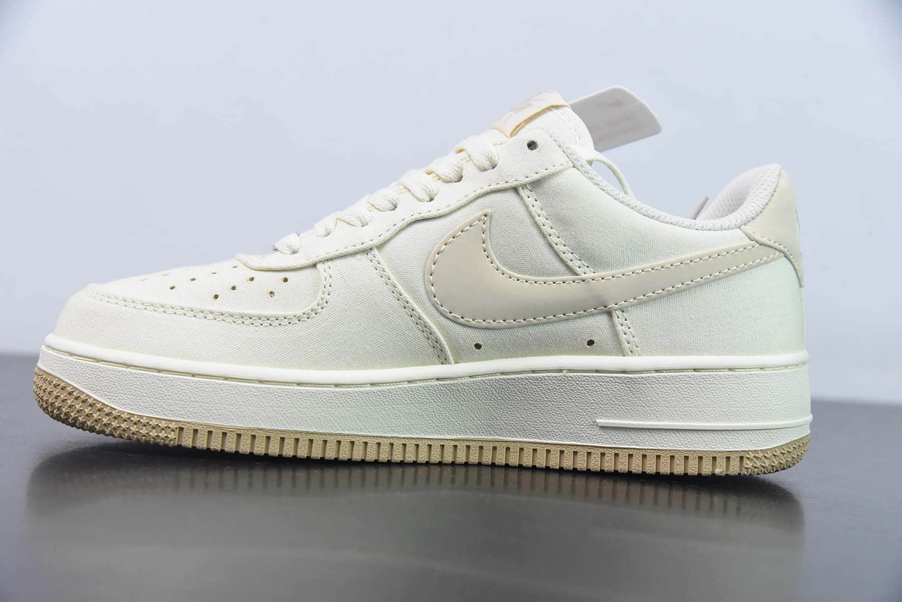耐克Nike Air Force 1'07 Low卡其小勾布面空军一号低帮休闲板鞋纯原版本 货号：ME0112-577