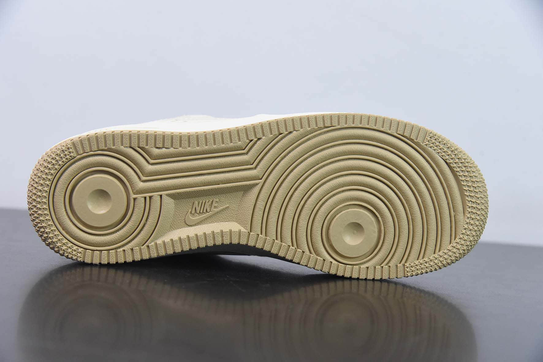 耐克Nike Air Force 1'07 Low卡其小勾布面空军一号低帮休闲板鞋纯原版本 货号：ME0112-577