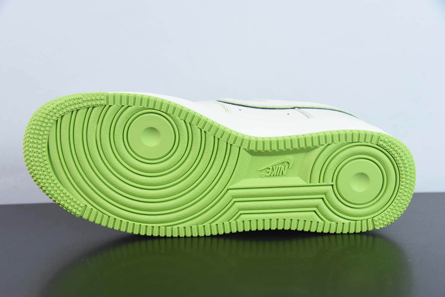 耐克Nike Stussyx Nike Air Force 1 Low斯图西联名白绿反光空军一号低帮休闲板鞋纯原版本 货号：UN1635-888