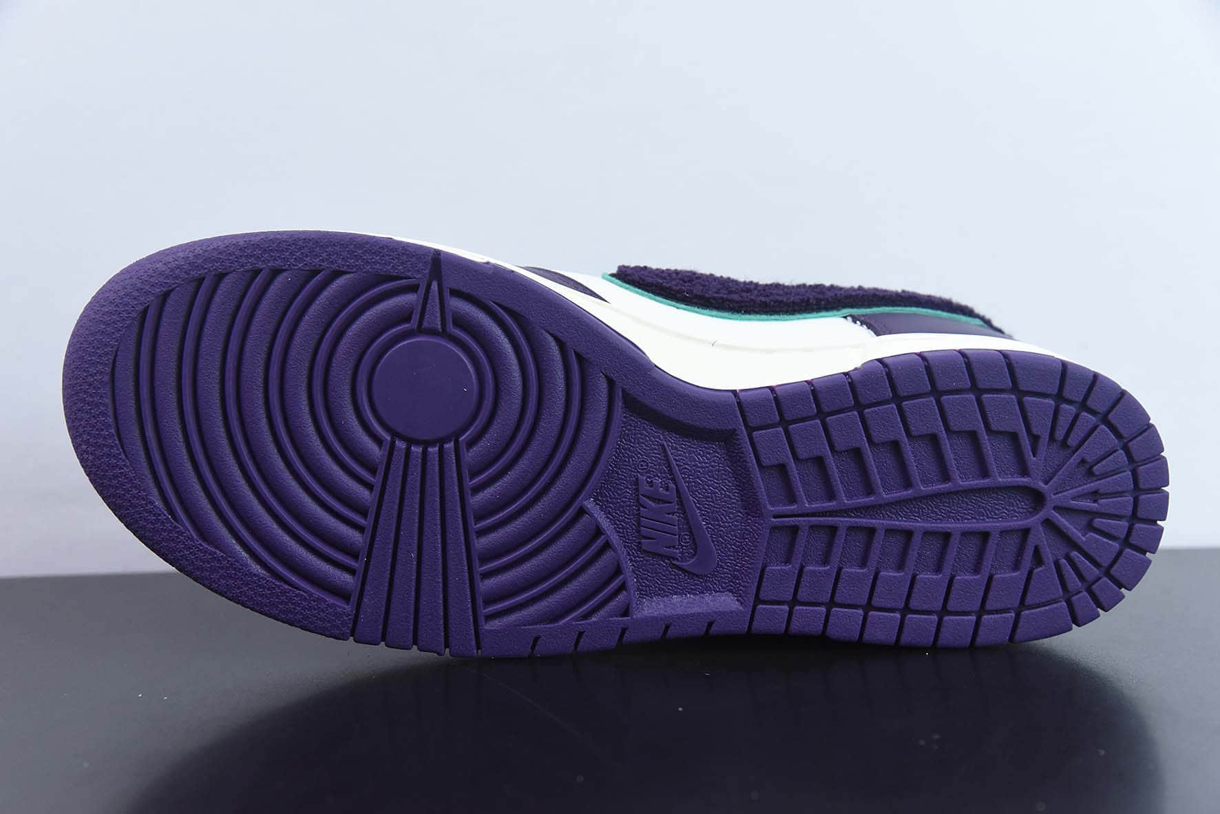 耐克Nike SB Dunk Low 皮革紫黑毛巾绒钩子SB扣篮系列低帮休闲运动滑板板鞋纯原版本 货号：DQ7683-100