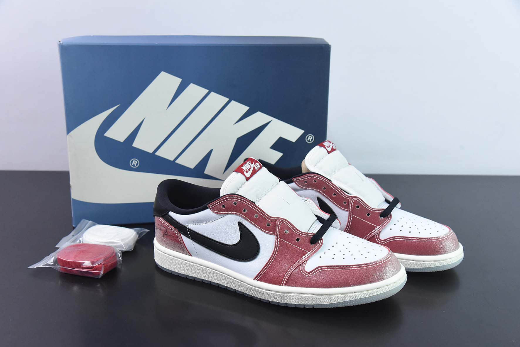 乔丹Air Jordan AJ1 Retro Low OG乔丹之子白红低帮复古篮球鞋纯原版本 货号：FN0432-017 