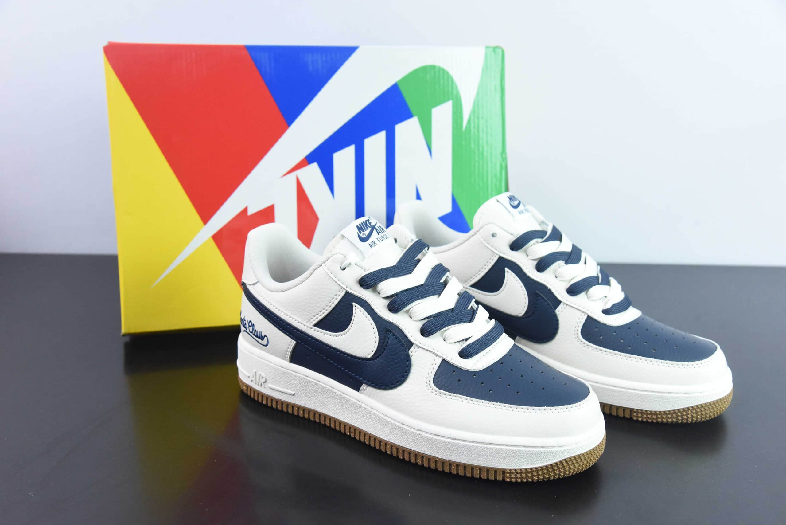 耐克Nike Air Force 1 Low 白深蓝双勾字母签名印花空军一号低帮运动休闲板鞋纯原版本 货号：CC2569-066
