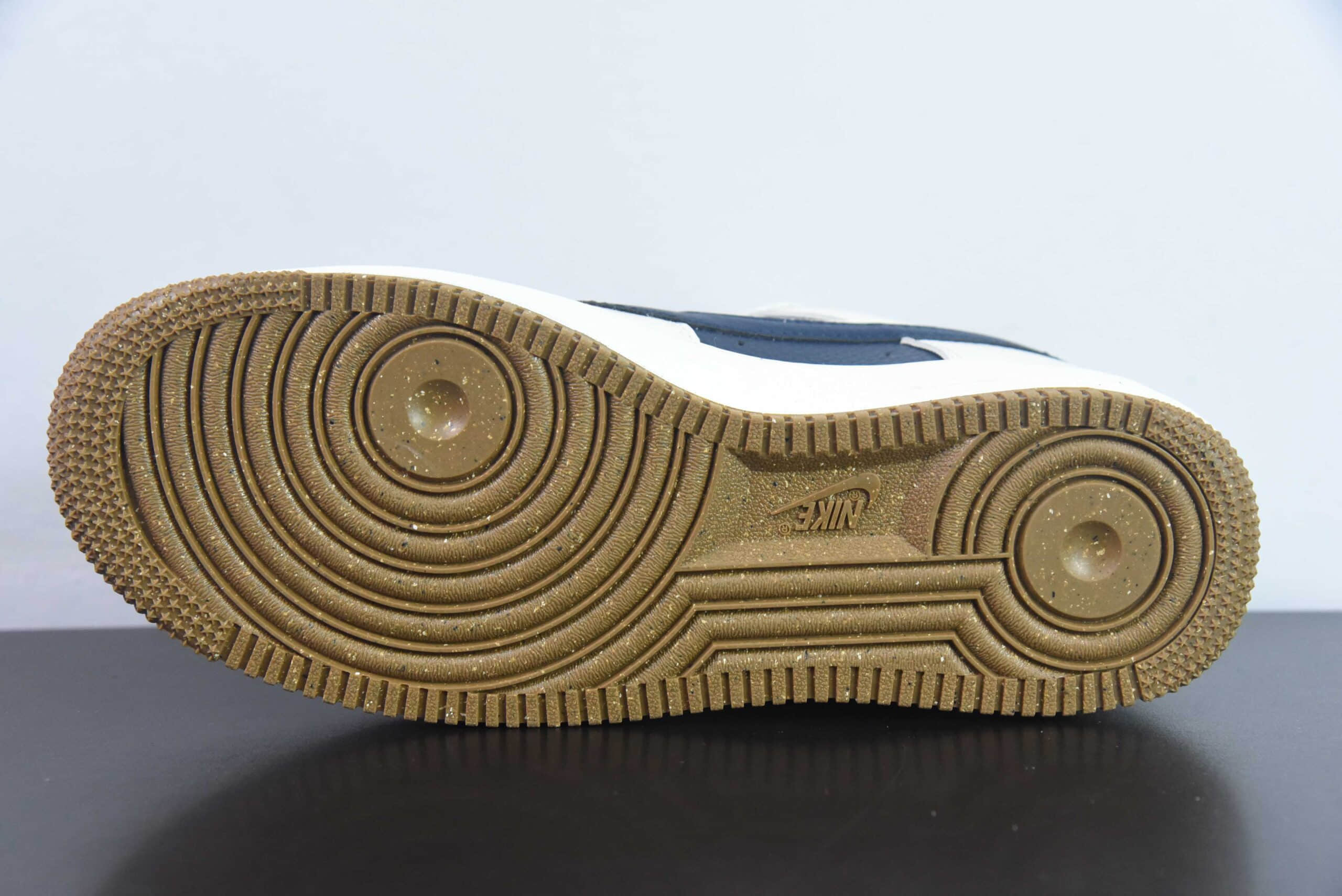 耐克Nike Air Force 1 Low 白深蓝双勾字母签名印花空军一号低帮运动休闲板鞋纯原版本 货号：CC2569-066