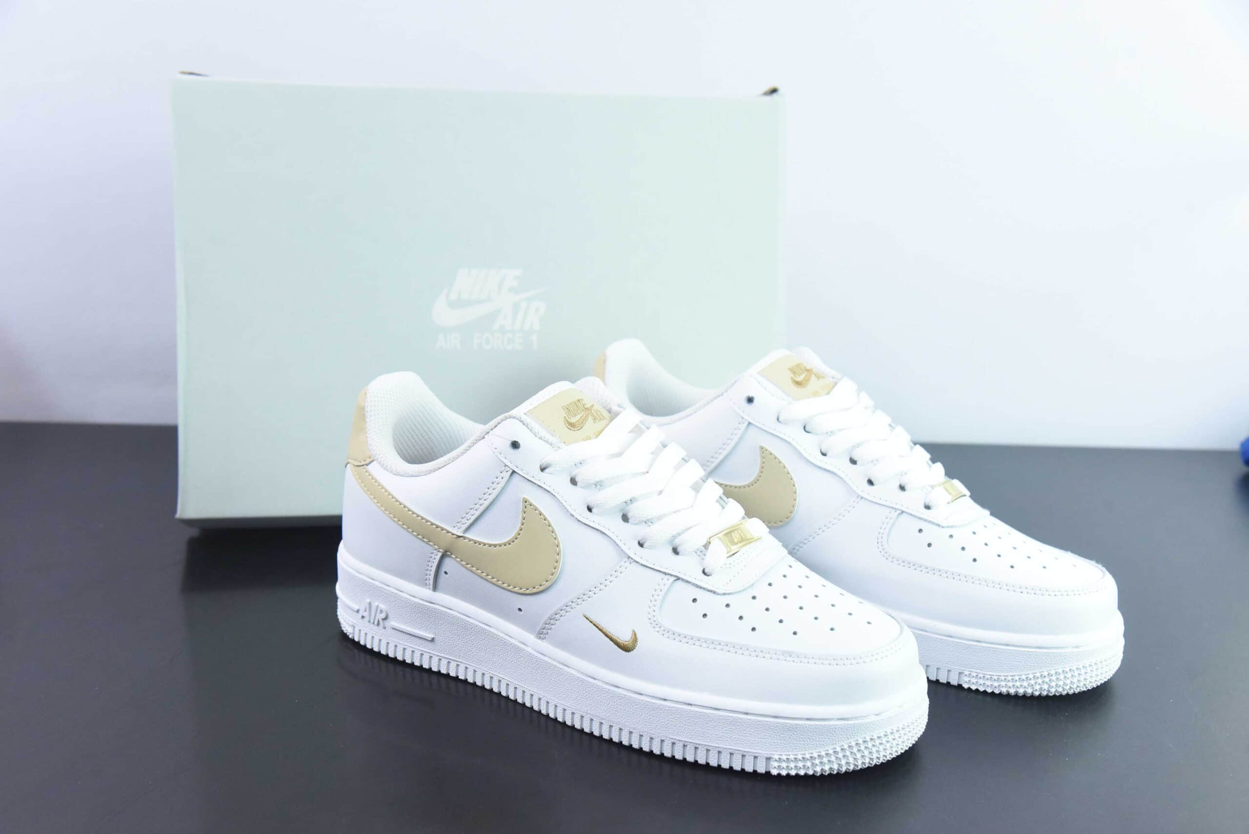 耐克Nike Air Force 1 Low金色小金钩空军一号低帮百搭休闲运动板鞋纯原版本 货号：CZ0270-105 