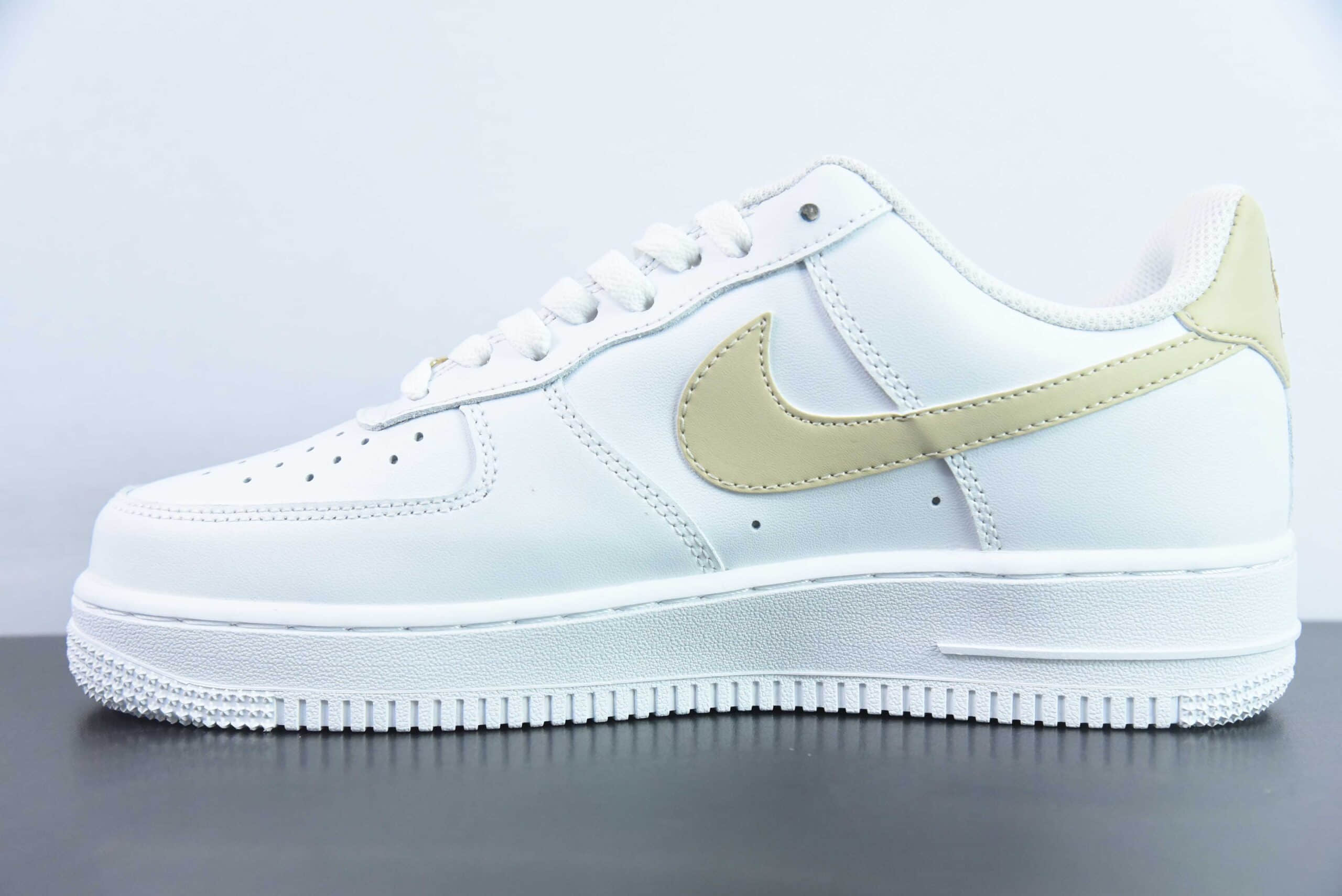 耐克Nike Air Force 1 Low金色小金钩空军一号低帮百搭休闲运动板鞋纯原版本 货号：CZ0270-105 