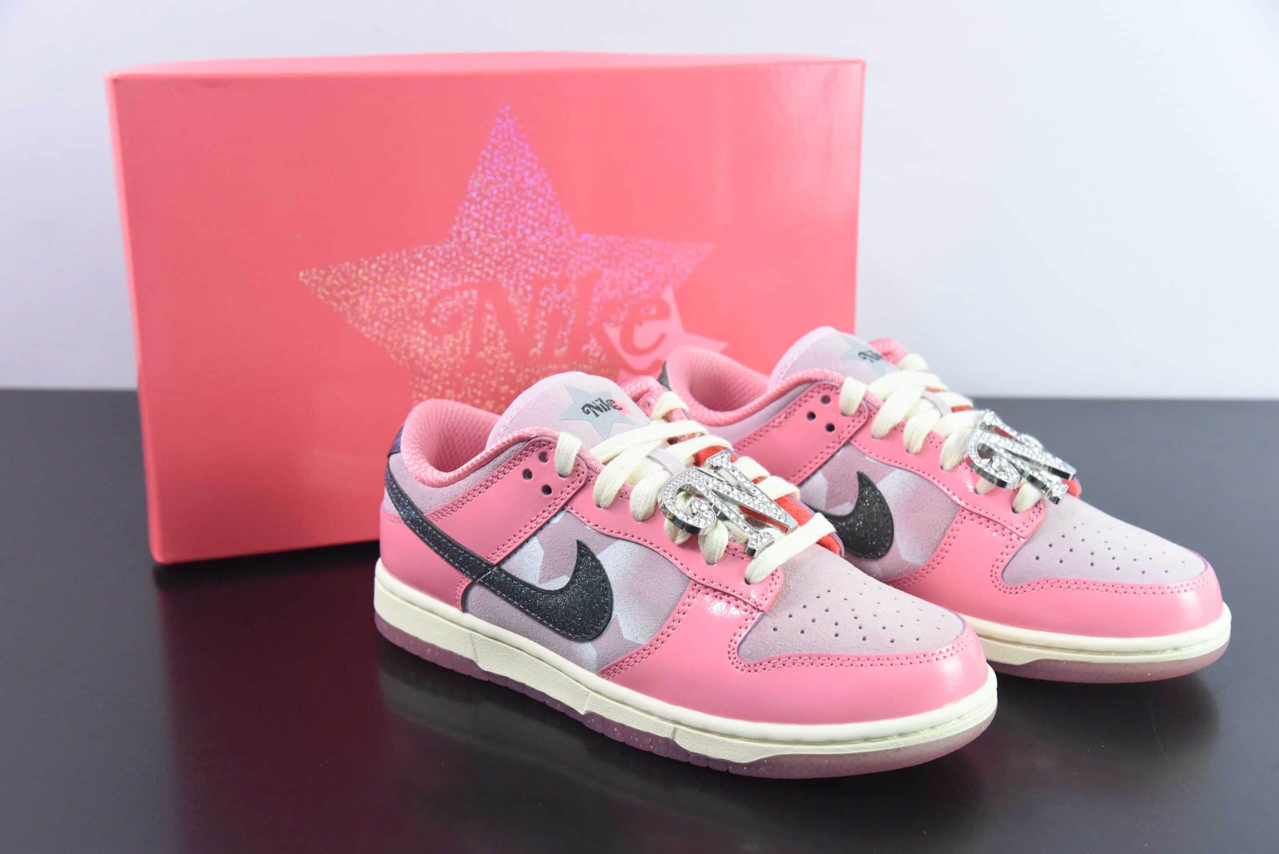 耐克Nike SB Dunk Low “Hot Punch and Pink Foam芭比粉星星印花SB低帮休闲滑板鞋纯原版本 货号:FN8927-621