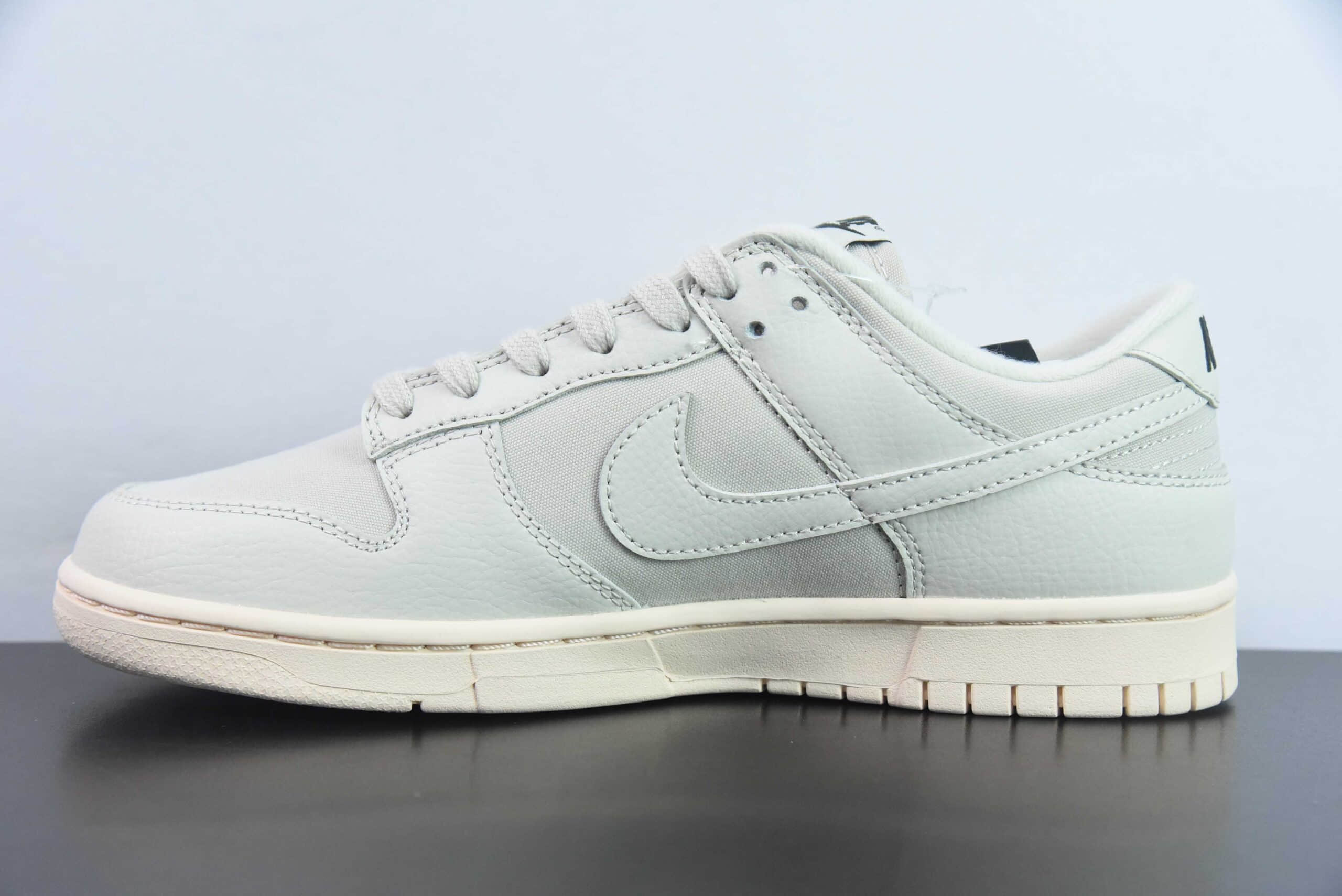 耐克Nike SB Dunk Low Pro”Light Orewood Brown“米白做旧SB扣篮系列低帮休闲运动滑板板鞋纯原版本 货号：DZ2538-100