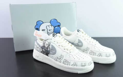 耐克Nike Air Force 1 Low ’07 “米白灰Kaws涂鸦鸳鸯限定低帮空军一号休闲板鞋纯原版本 货号：CW2288-999