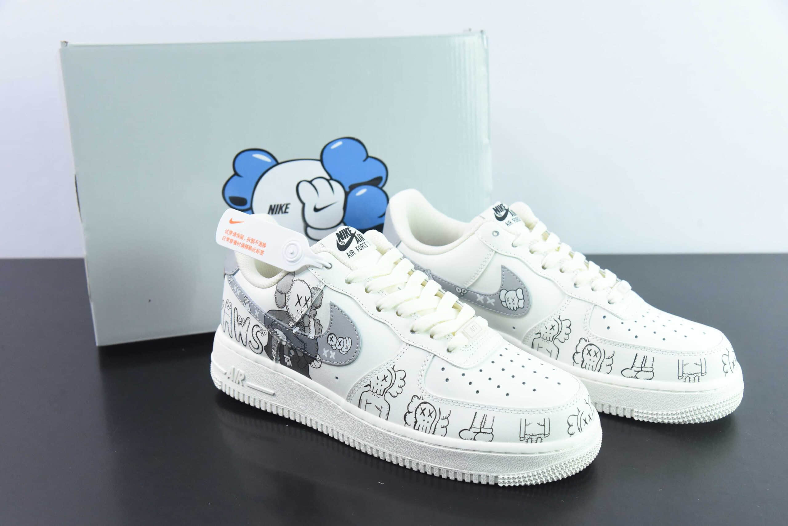 耐克Nike Air Force 1 Low '07 “米白灰Kaws涂鸦鸳鸯限定低帮空军一号休闲板鞋纯原版本 货号：CW2288-999
