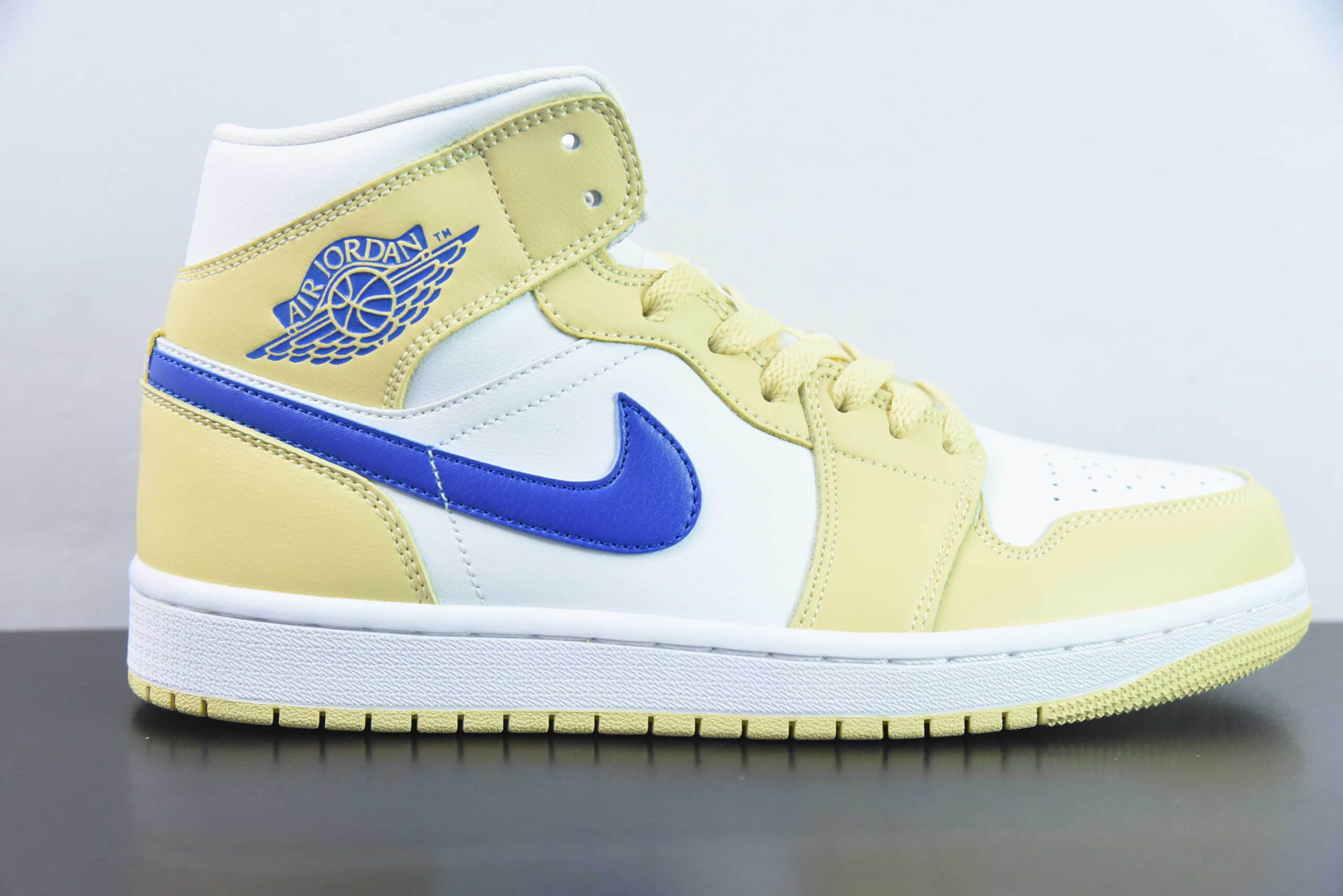 乔丹Air Jordan 1 Mid AJ1黄白蓝中帮运动篮球鞋纯原版本 货号：BQ6472-701