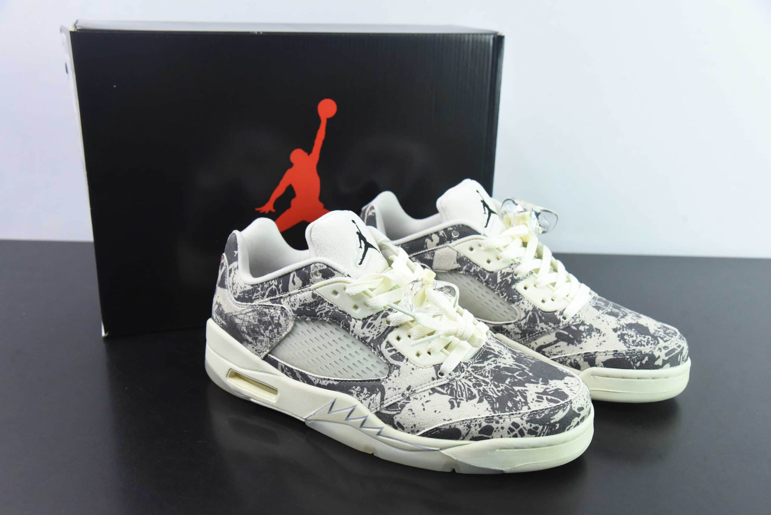 乔丹Air Jordan 5 Low ”Expression“ AJ5 乔5绒面白灰黑抽象涂鸦低帮篮球鞋纯原版本 货号：DA8016-100 