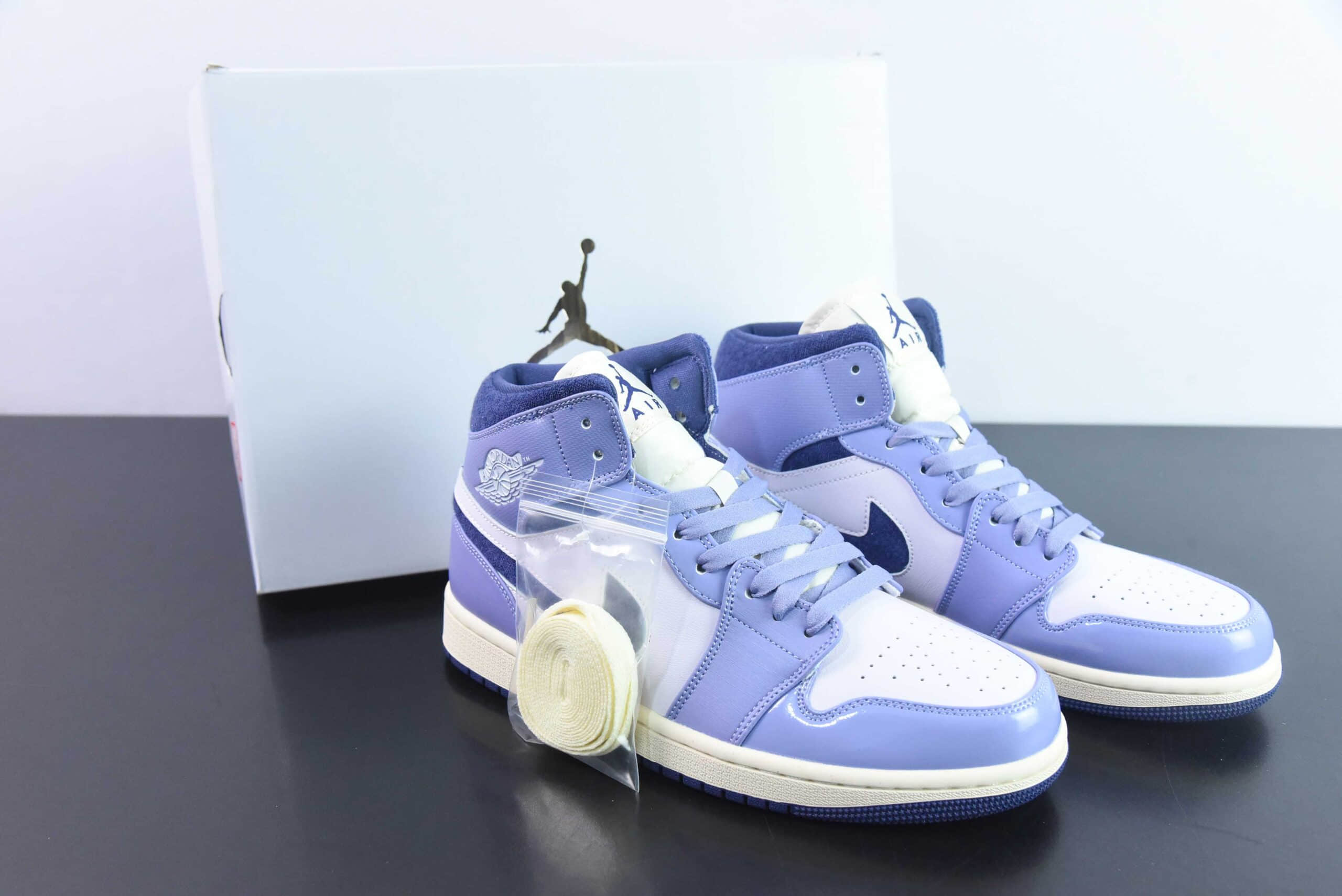 乔丹Air Jordan Wmns Air Jordan 1 Mid SELight PurpleAJ1“白紫香芋紫”中帮复古文化篮球鞋纯原版本 货号:DZ3745-500