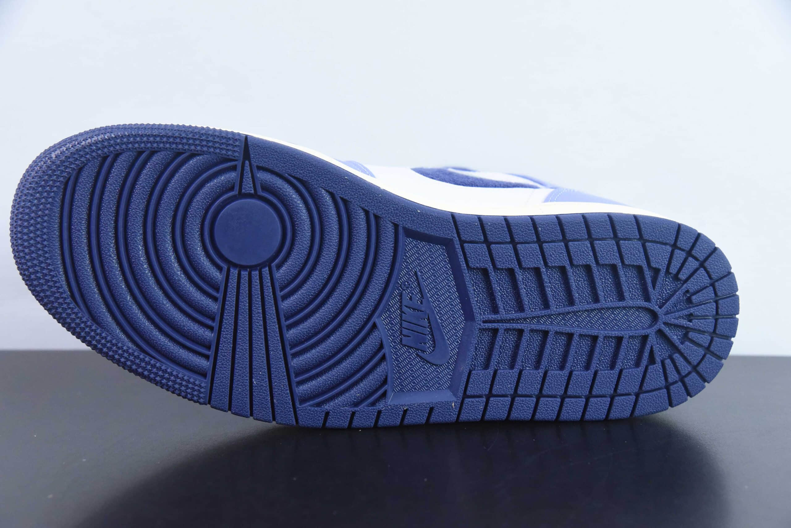 乔丹Air Jordan Wmns Air Jordan 1 Mid SELight PurpleAJ1“白紫香芋紫”中帮复古文化篮球鞋纯原版本 货号:DZ3745-500