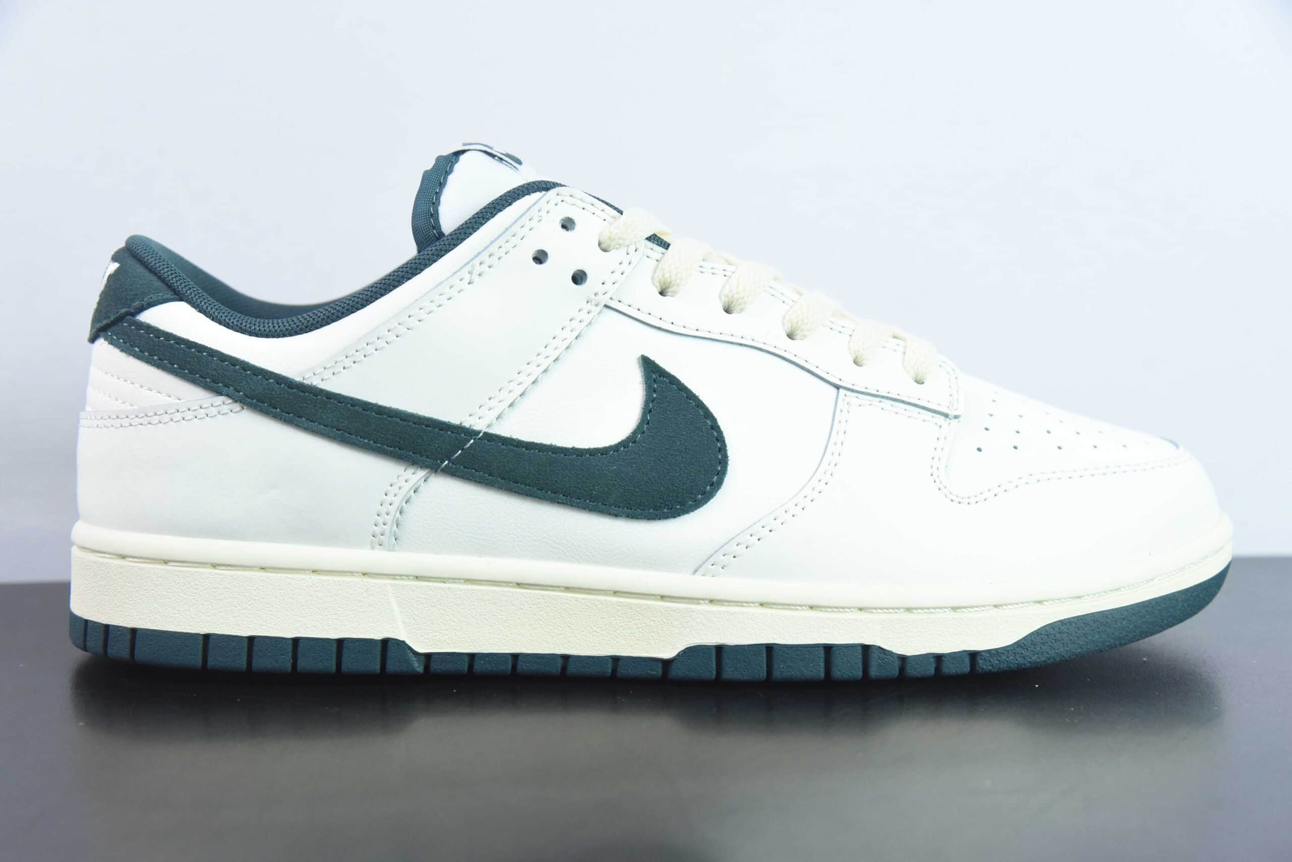 耐克Nike Dunk SB Low Athletic Department 做旧白绿SB低帮休闲滑板鞋纯原版本 货号：FQ8080-133 