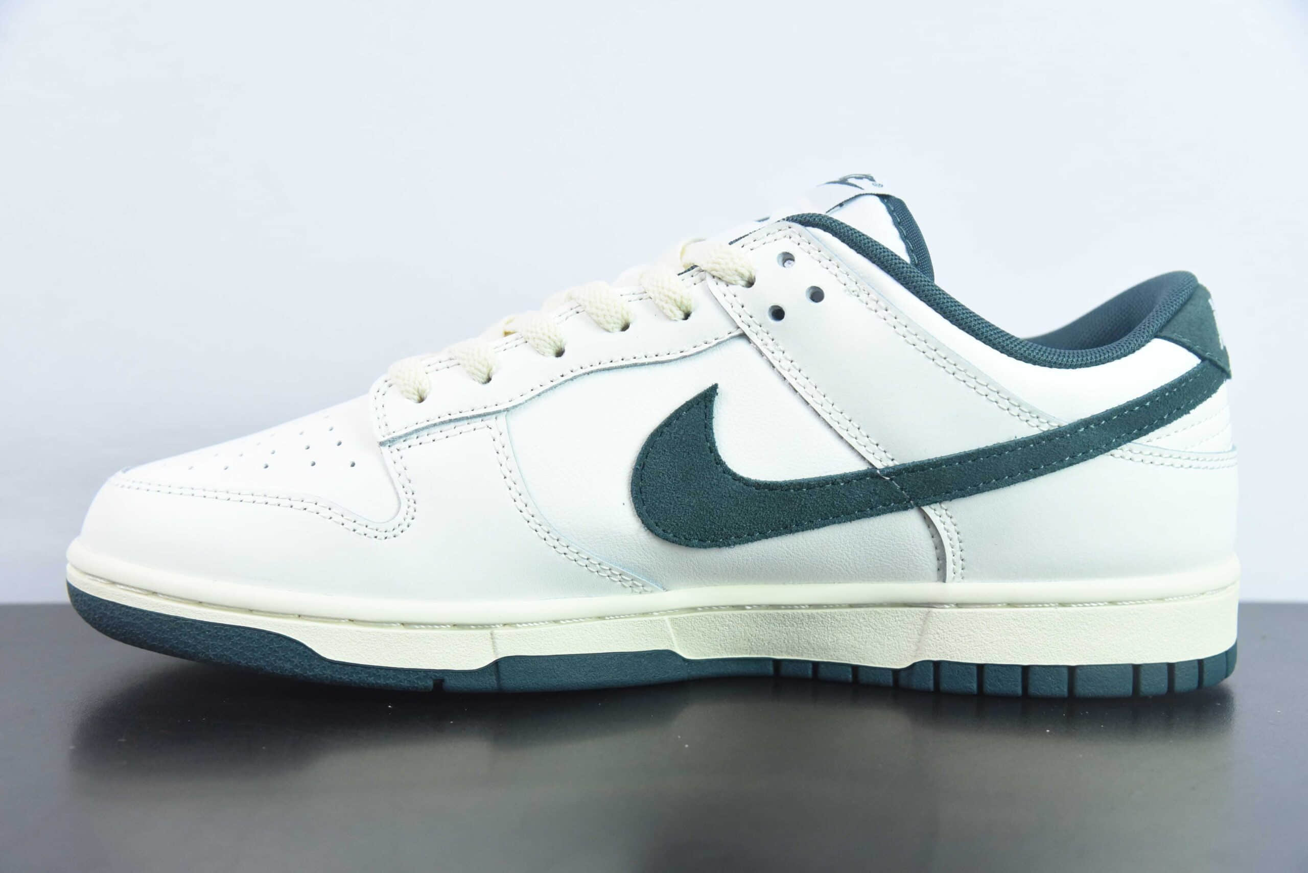 耐克Nike Dunk SB Low Athletic Department 做旧白绿SB低帮休闲滑板鞋纯原版本 货号：FQ8080-133 