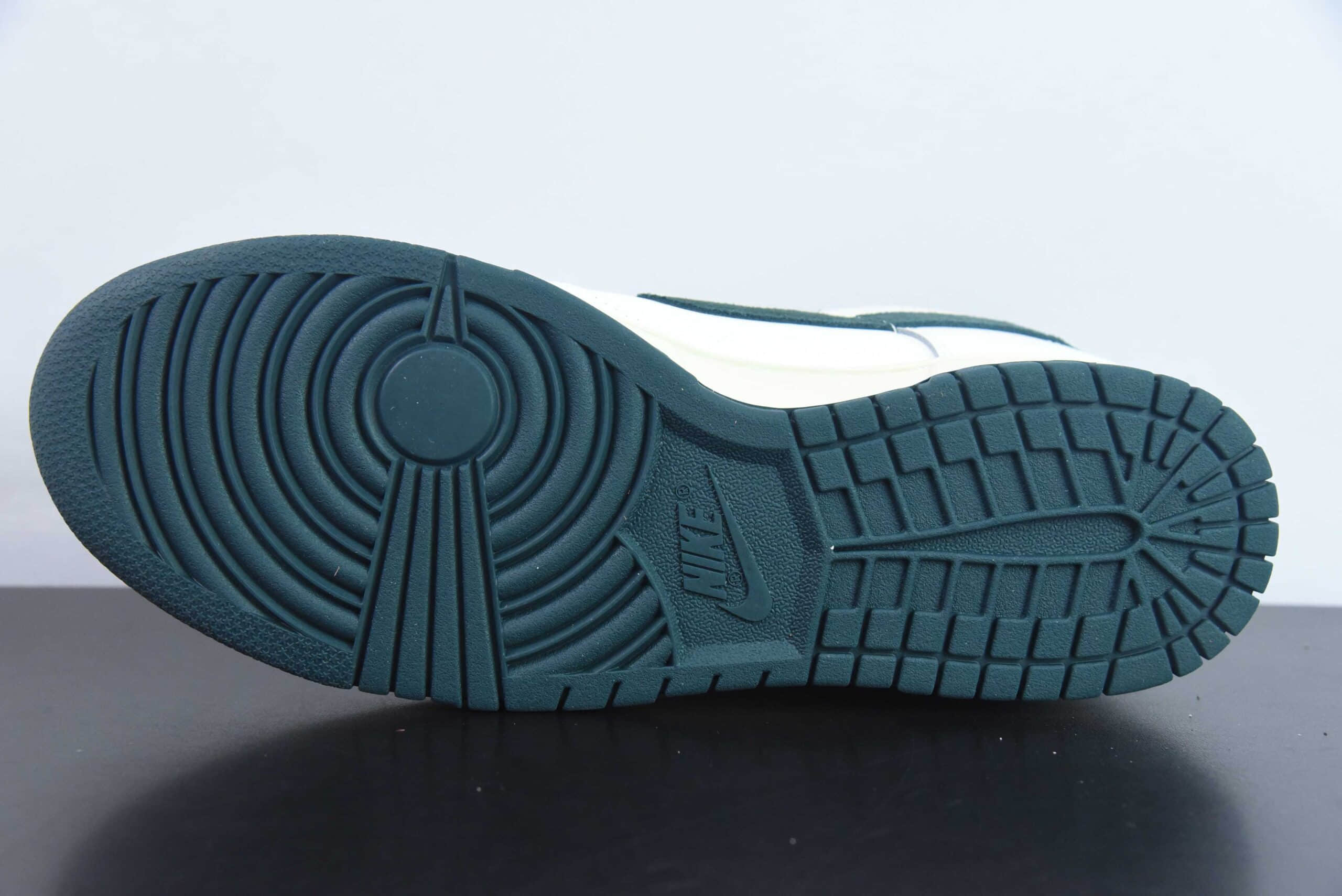 耐克Nike Dunk SB Low Athletic Department 做旧白绿SB低帮休闲滑板鞋纯原版本 货号：FQ8080-133 