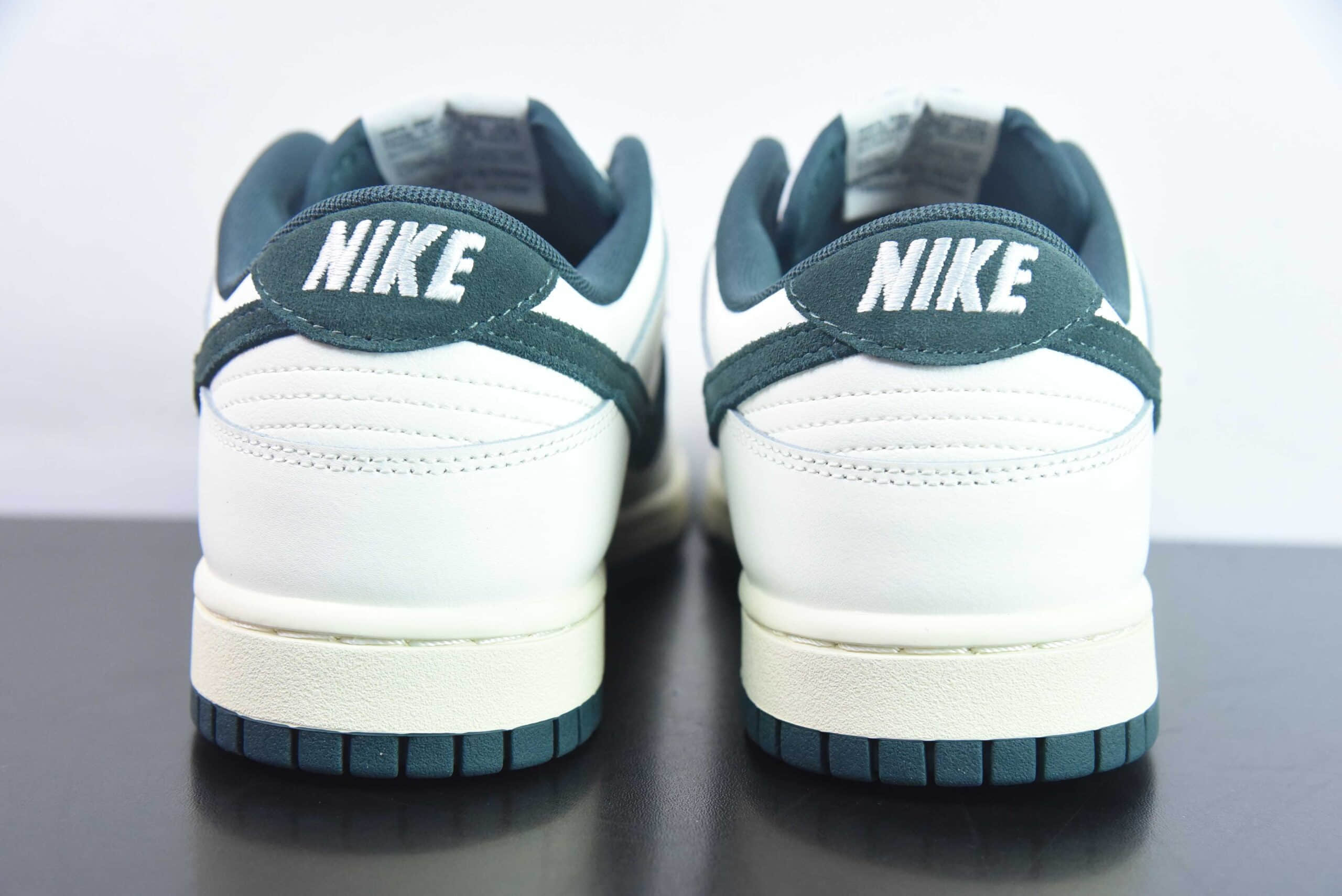 耐克Nike Dunk SB Low Athletic Department 做旧白绿SB低帮休闲滑板鞋纯原版本 货号：FQ8080-133 