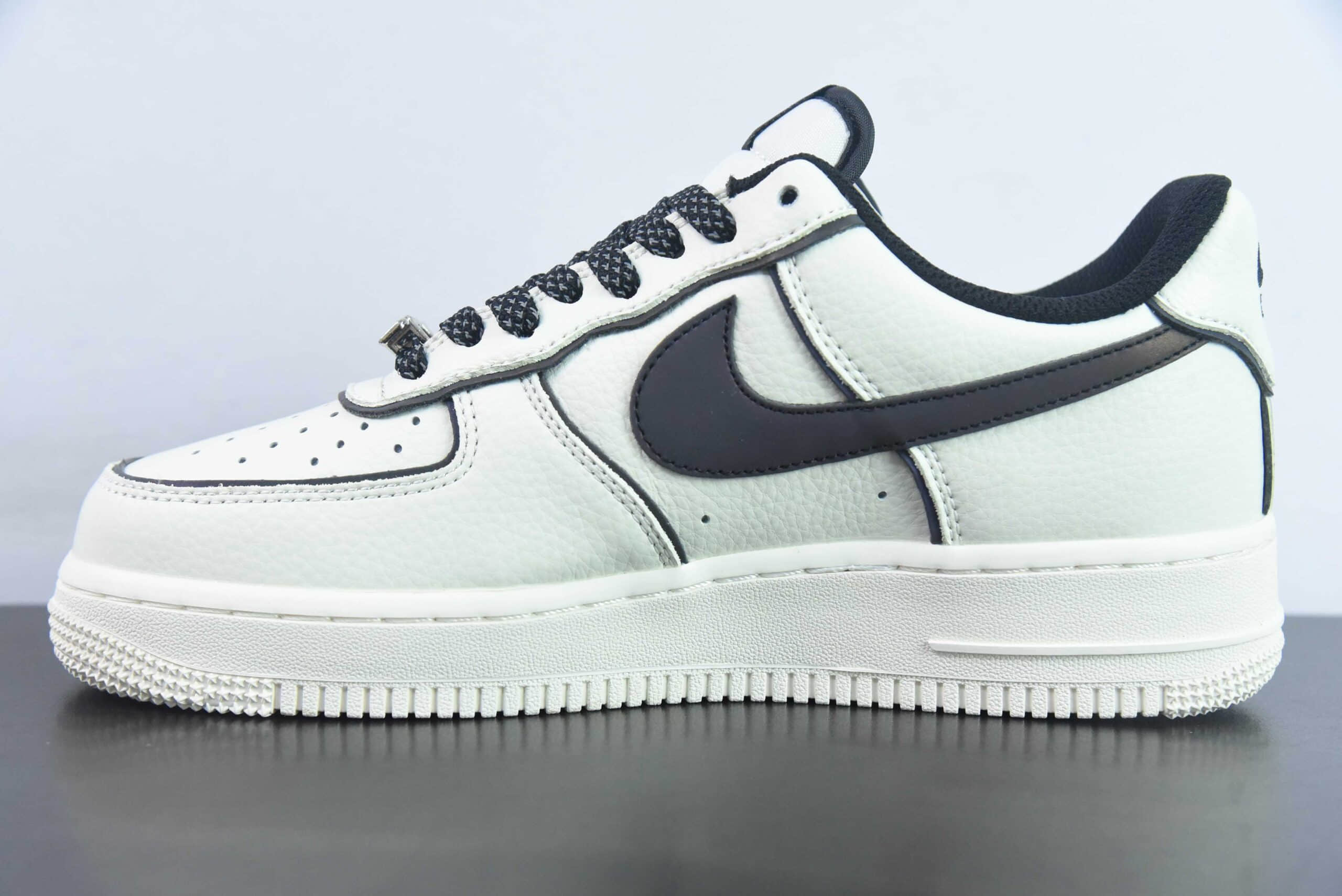 耐克Nike Air Force 1’07 Low 3M皮革米白黑镭射3M反光边空军一号经典低帮百搭休闲运动板鞋纯原版本 货号：UH8958-121 