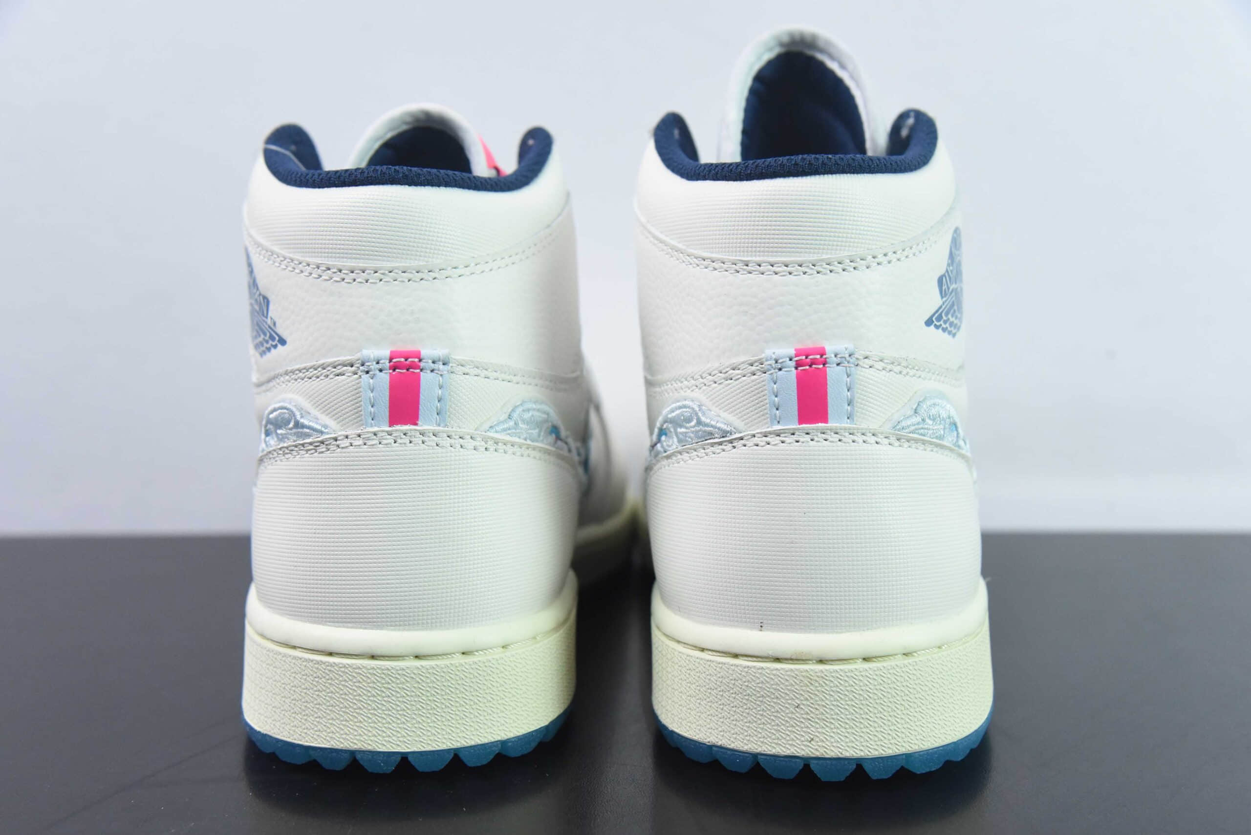 乔丹Air JordanMichelle Wie West x Air Jordan AJ1 High GolfPebble Beach 高尔夫联名白粉蓝高帮篮球鞋纯原版本 货号：FV3565-100
